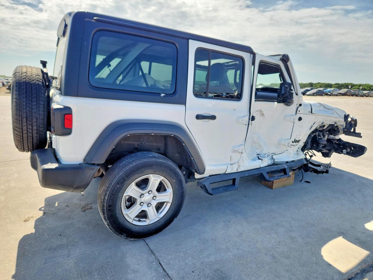 2022 Jeep Wrangler Unlimited Sport White vin: 1C4HJXDG3NW165206