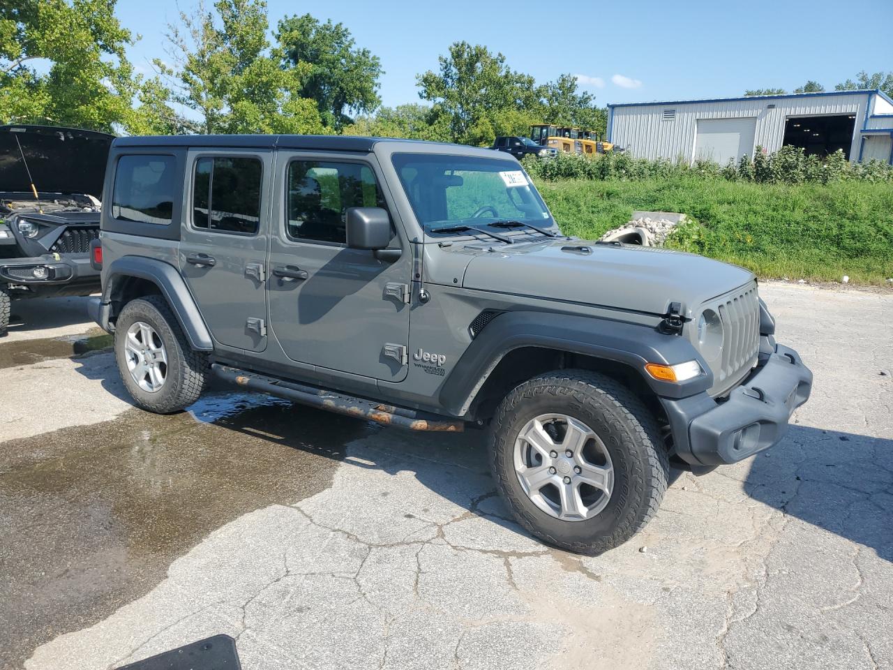 2020 Jeep Wrangler Unlimited Sport Gray vin: 1C4HJXDG6LW323440 Damage: Right Running Board, Rust, > 12 Inches