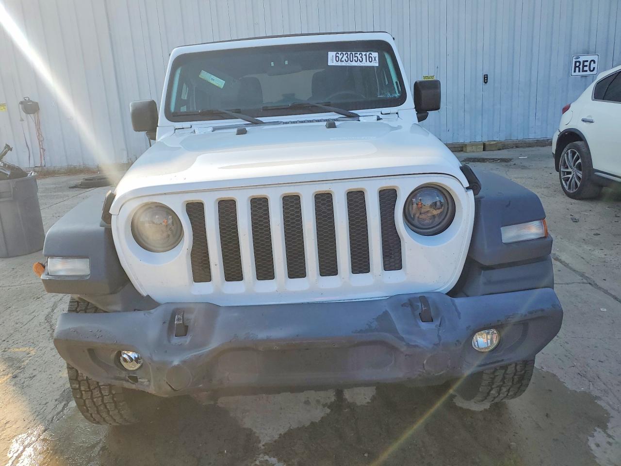 2018 Jeep Wrangler Unlimited Sport White vin: 1C4HJXDG9JW167696