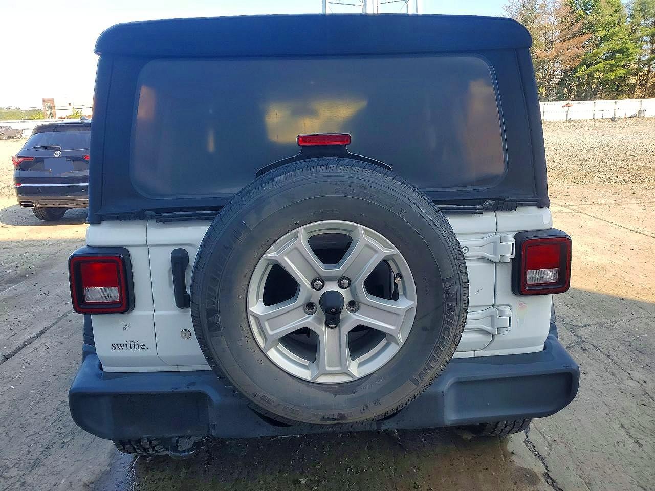 2018 Jeep Wrangler Unlimited Sport White vin: 1C4HJXDG9JW167696
