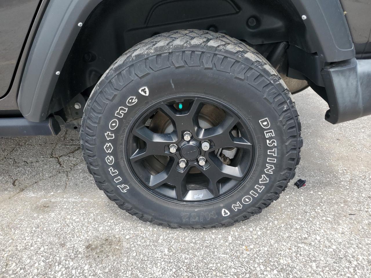 2021 Jeep Wrangler Unlimited Sport Серый vin: 1C4HJXDN5MW817014 Damage: Left Rear Tire, Worn, Replacement Required