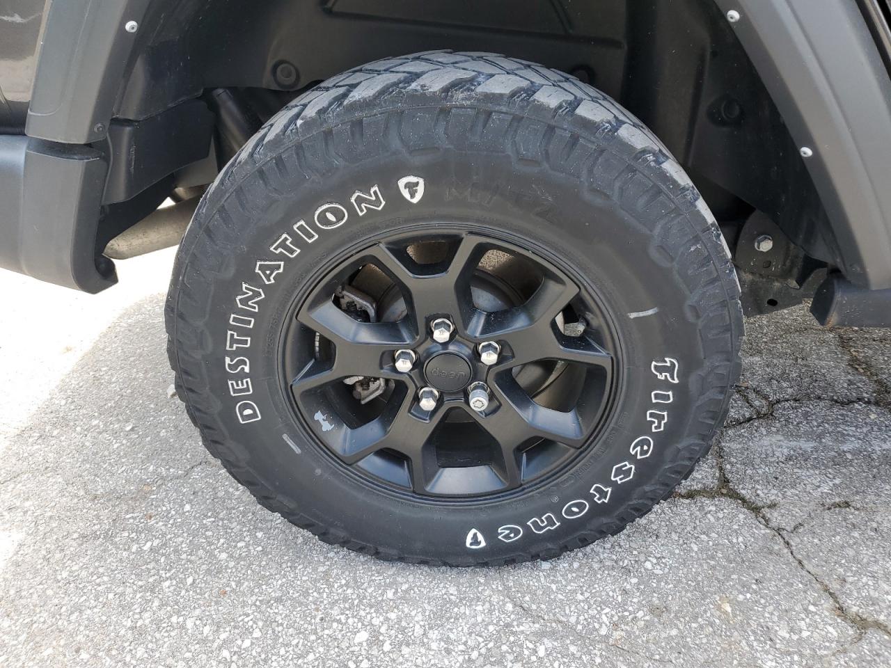 2021 Jeep Wrangler Unlimited Sport Серый vin: 1C4HJXDN5MW817014 Damage: Right Rear Tire, Worn, Replacement Required