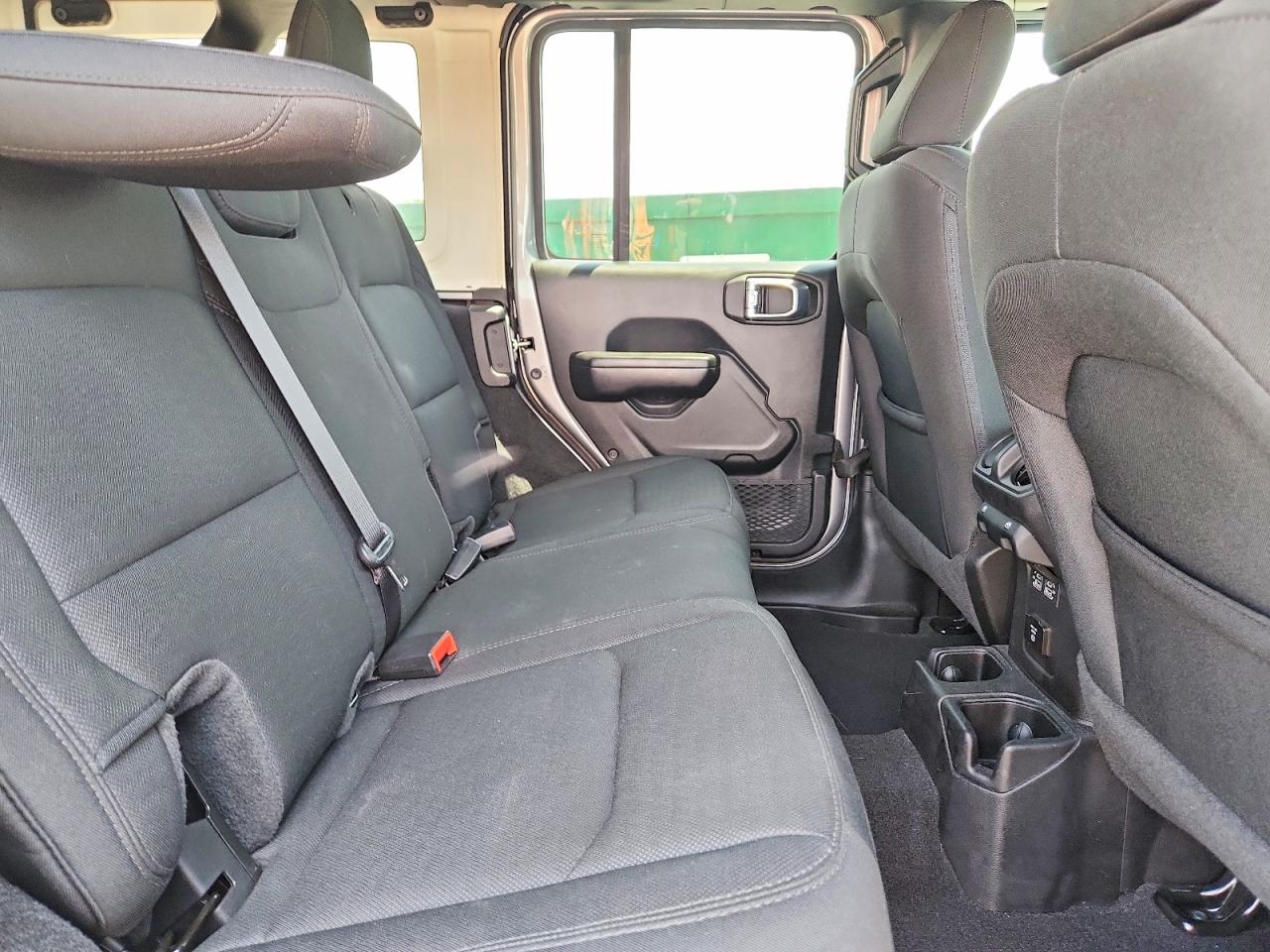 2021 Jeep Wrangler Unlimited Sport Silver vin: 1C4HJXDN7MW663549
