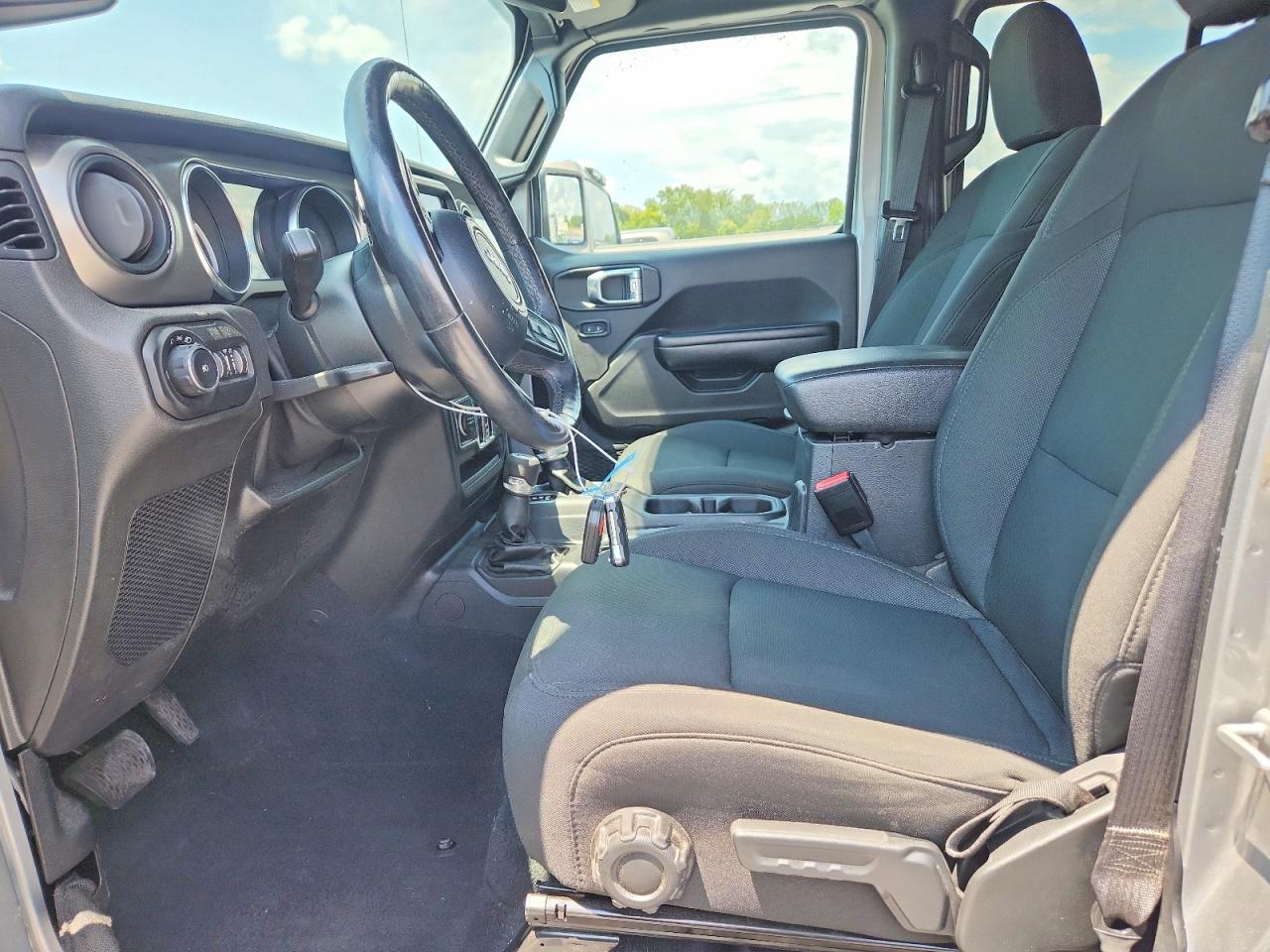2021 Jeep Wrangler Unlimited Sport Silver vin: 1C4HJXDN7MW663549