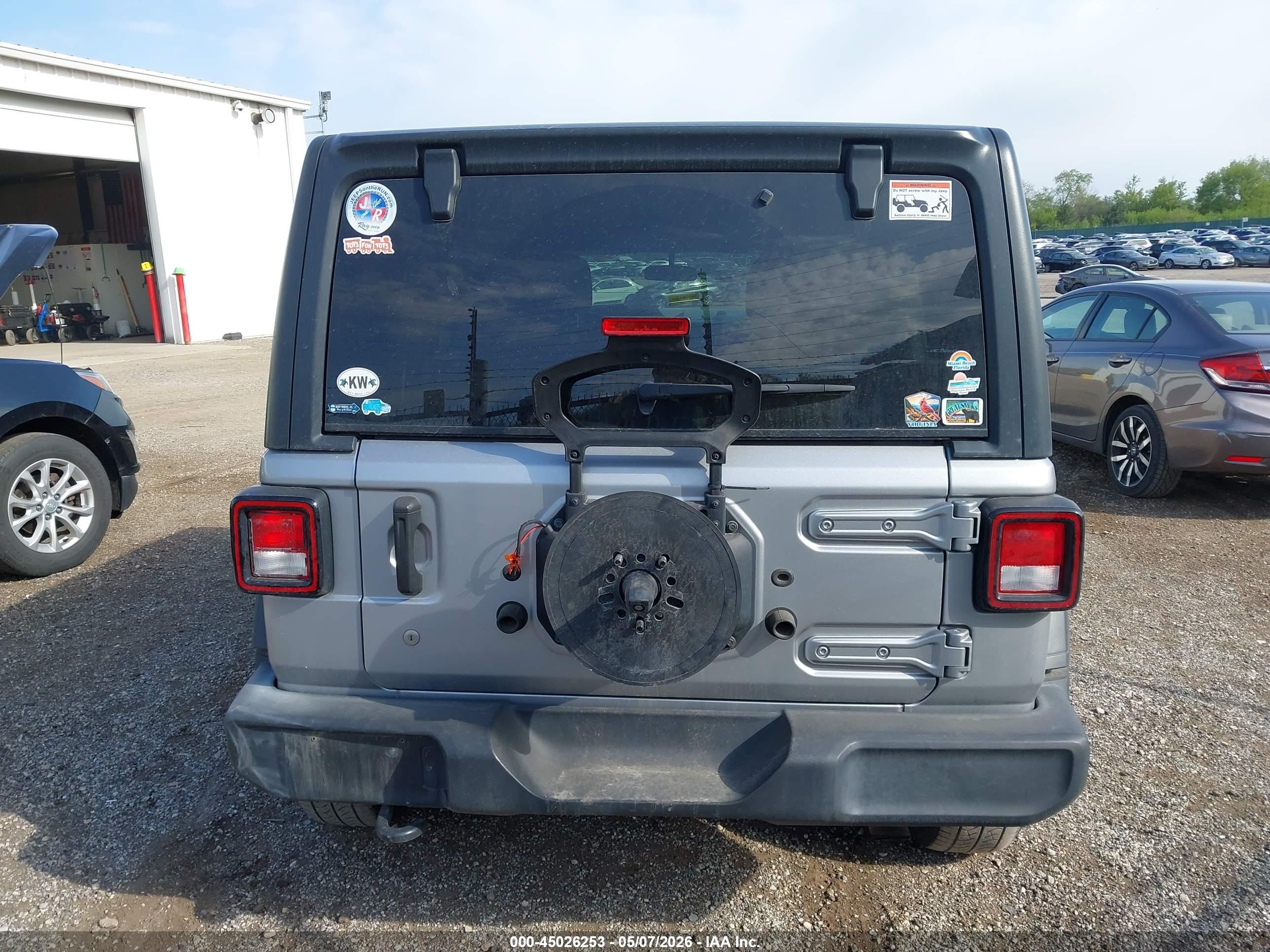 2019 Jeep Wrangler Unlimited Sport S 4x4 Silver vin: 1C4HJXDN8KW588972