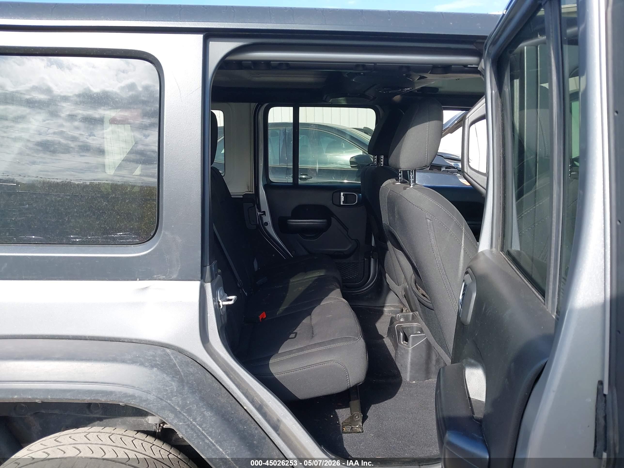 2019 Jeep Wrangler Unlimited Sport S 4x4 Silver vin: 1C4HJXDN8KW588972