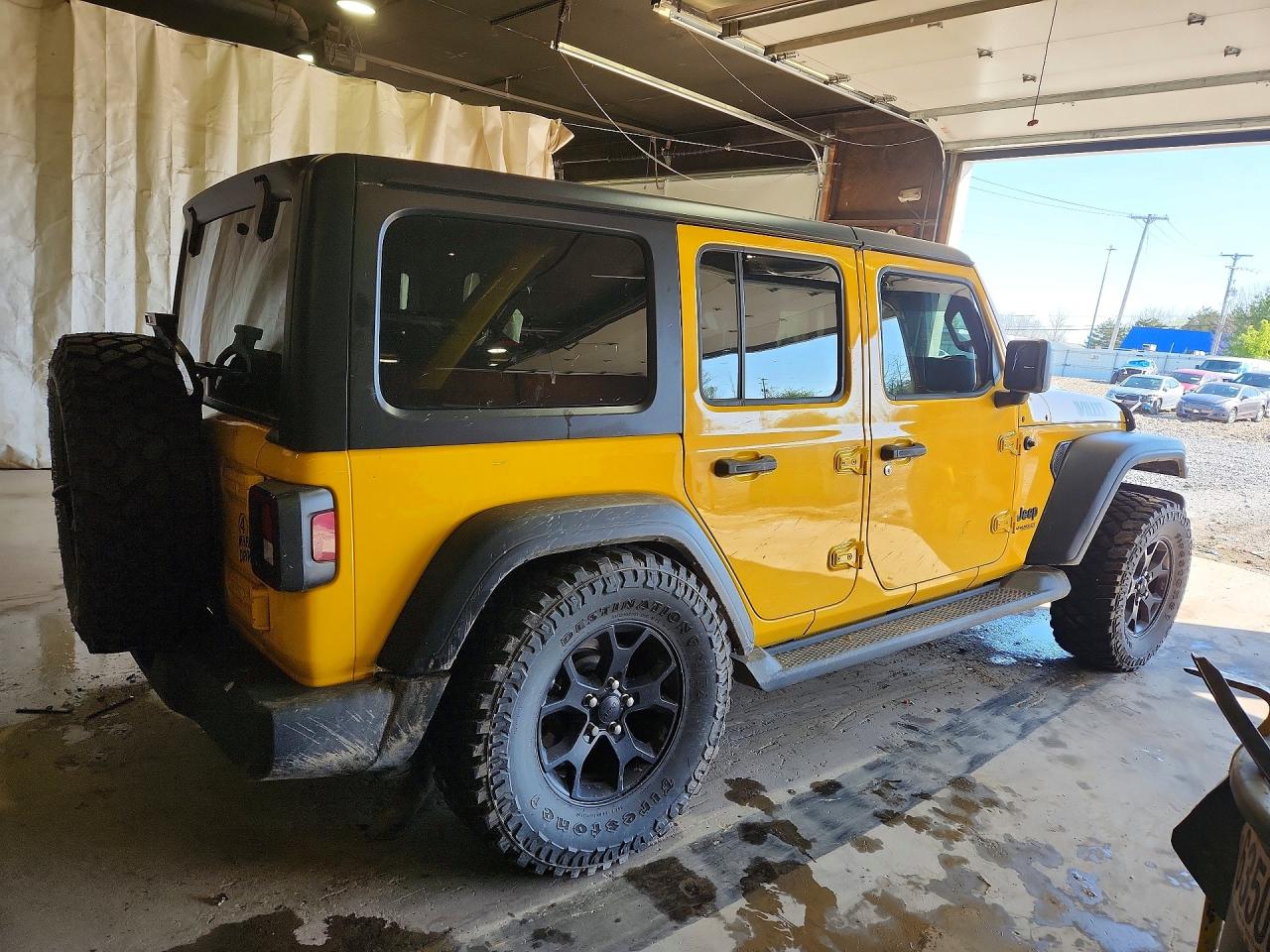 2021 Jeep Wrangler Unlimited Sport Желтый vin: 1C4HJXDN9MW566675
