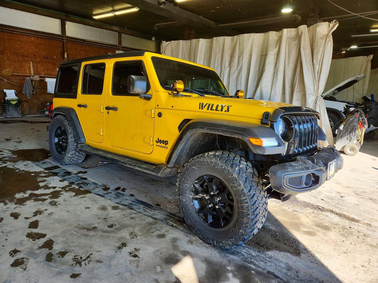 2021 Jeep Wrangler Unlimited Sport Желтый vin: 1C4HJXDN9MW566675