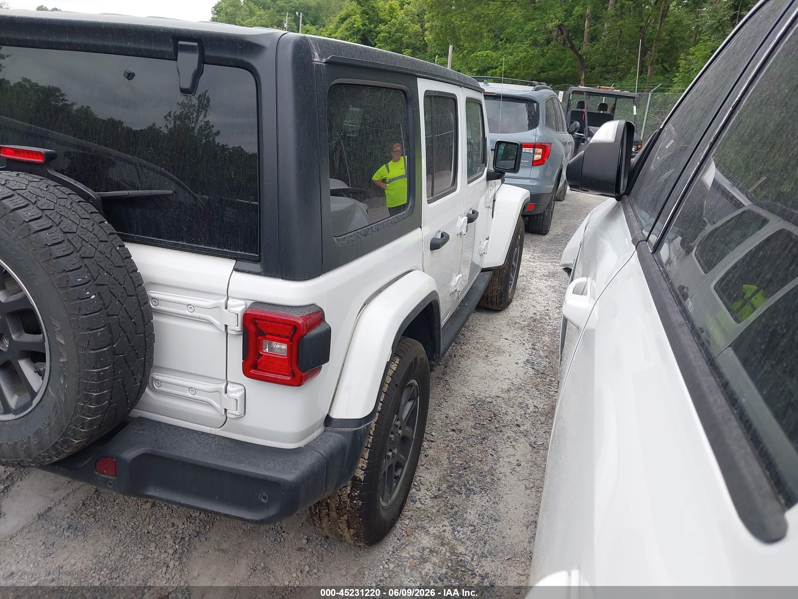 2021 Jeep Wrangler Unlimited 80th Anniversary 4x4 White vin: 1C4HJXDNXMW549478