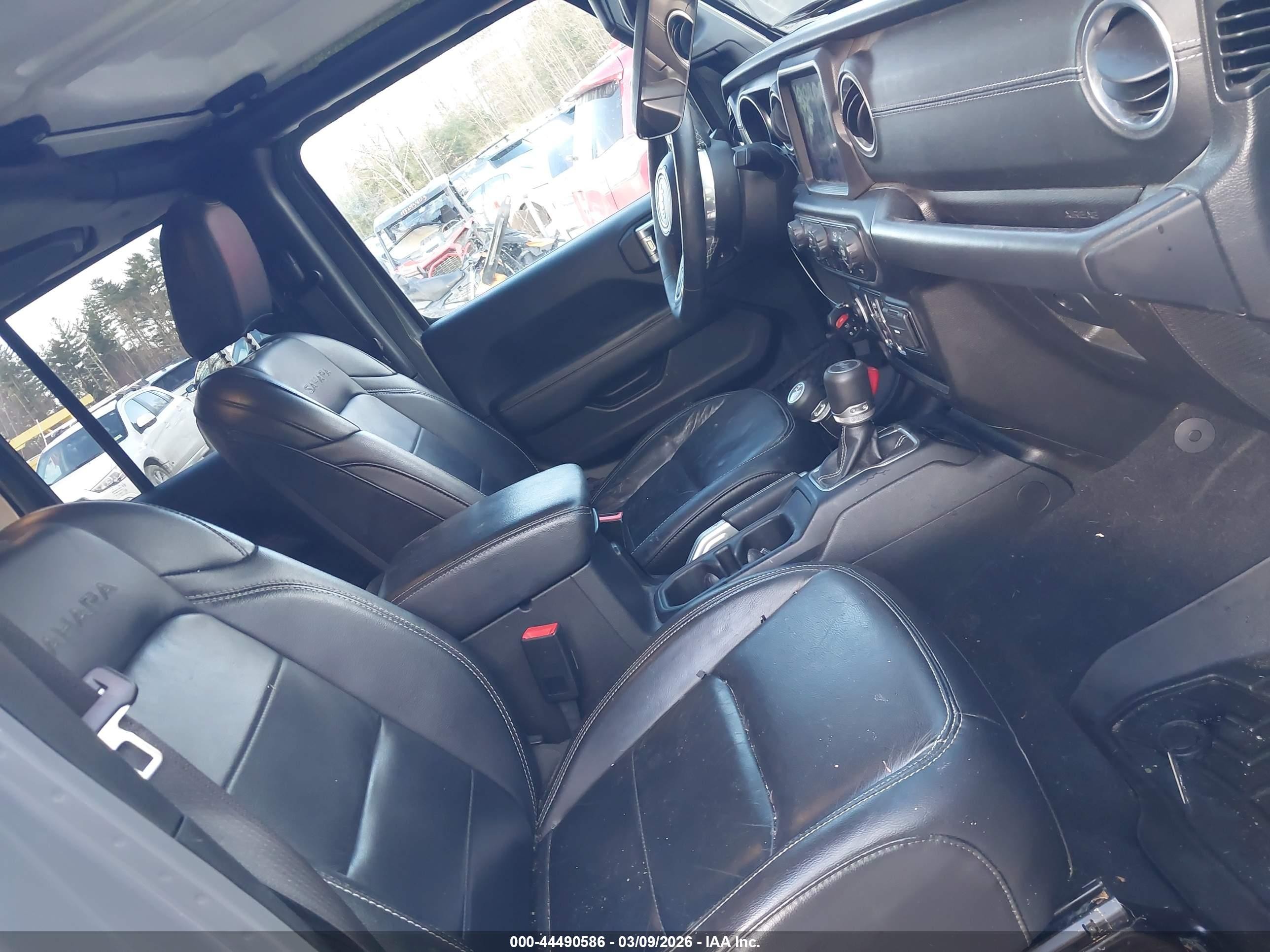 2019 Jeep Wrangler Unlimited Sahara Серый vin: 1C4HJXEG0KW621091