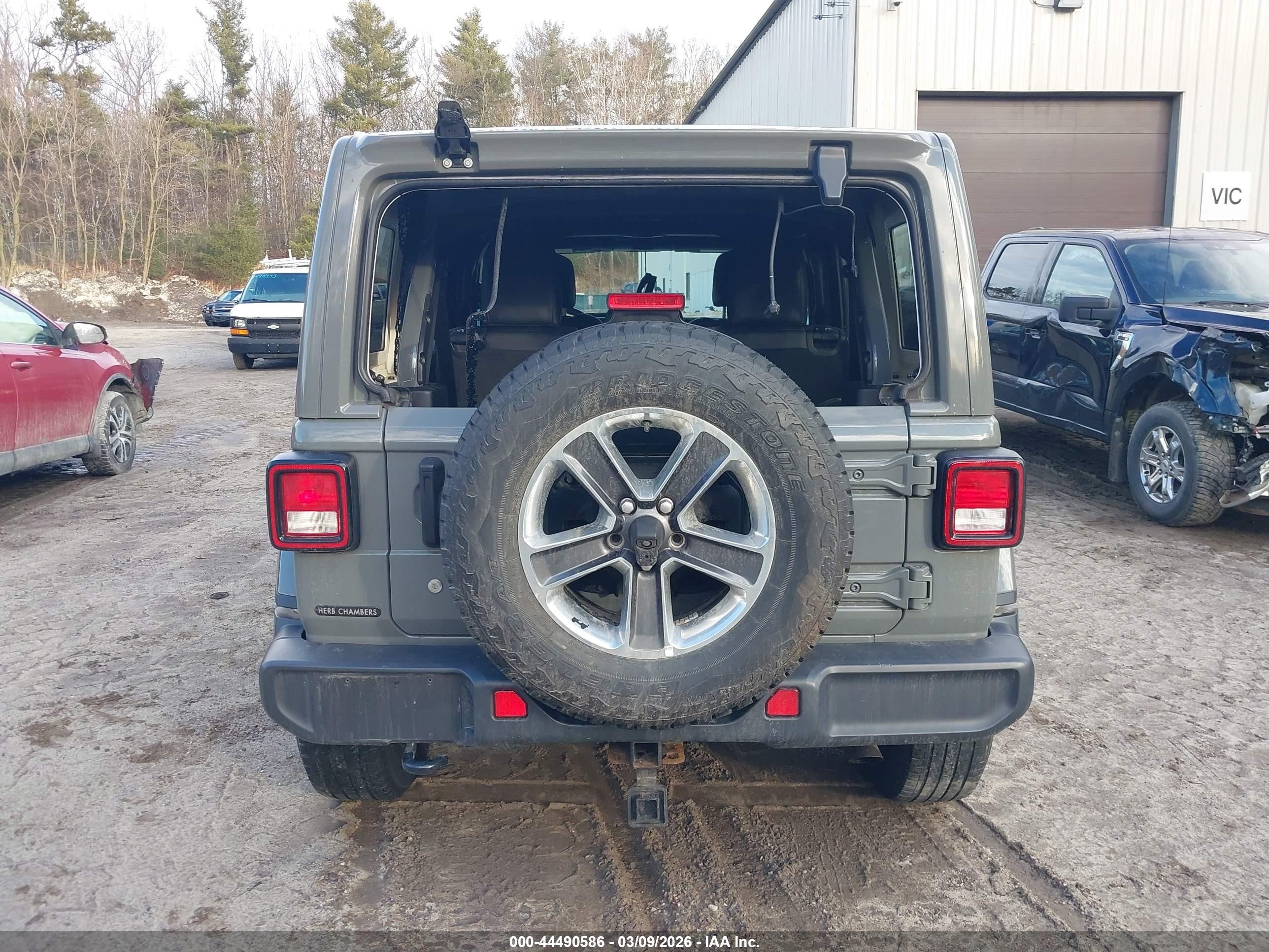 2019 Jeep Wrangler Unlimited Sahara Серый vin: 1C4HJXEG0KW621091
