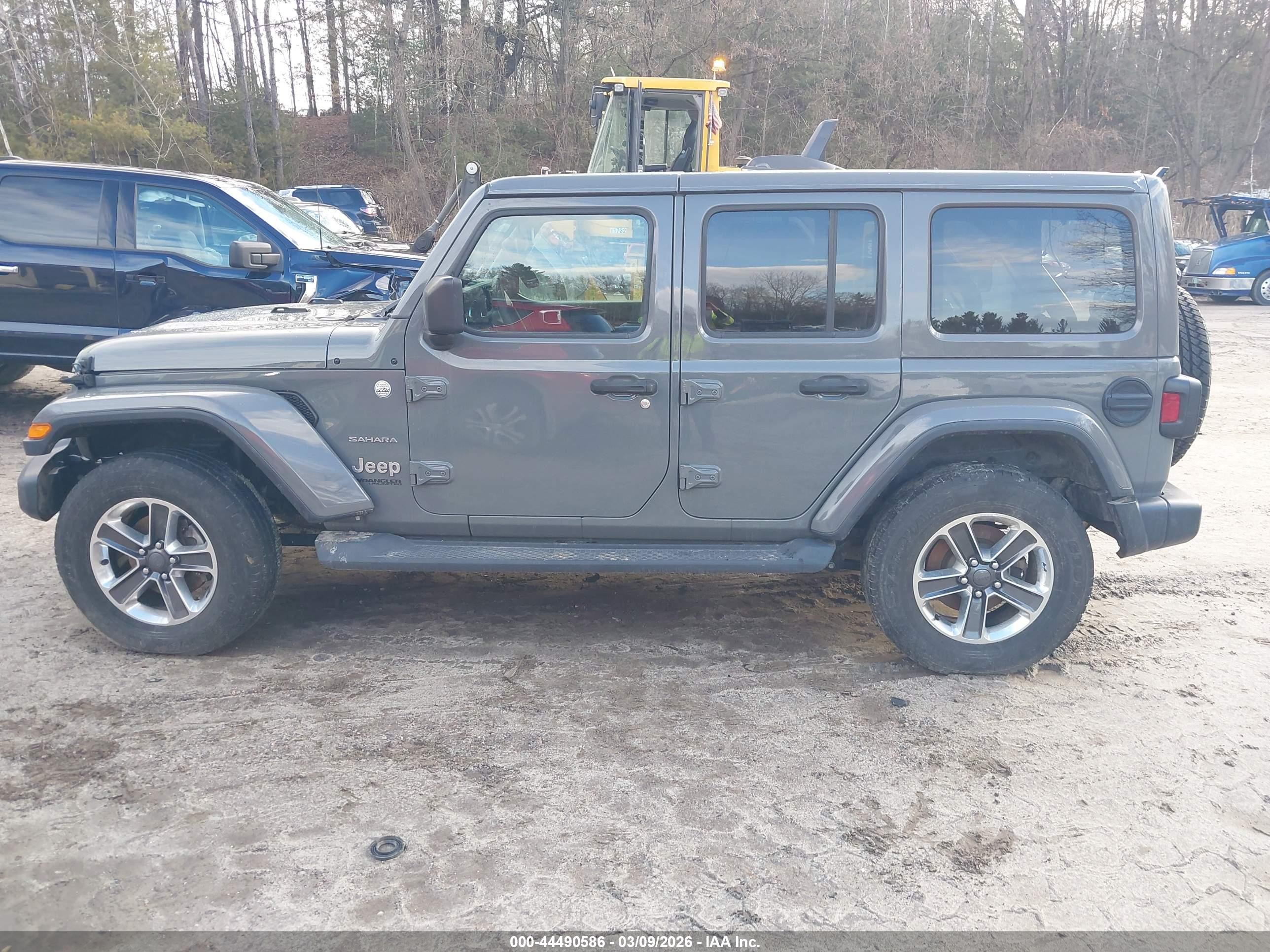 2019 Jeep Wrangler Unlimited Sahara Серый vin: 1C4HJXEG0KW621091