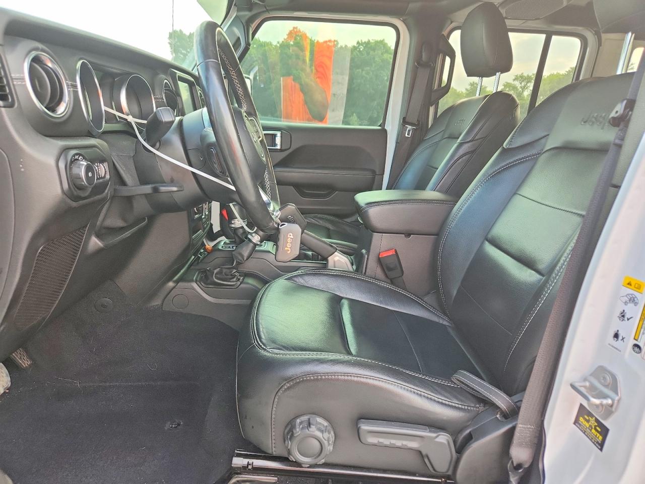 2019 Jeep Wrangler Unlimited Sahara White vin: 1C4HJXEG1KW642242