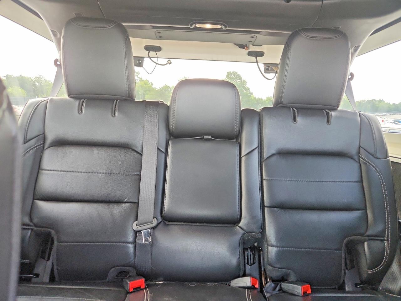 2019 Jeep Wrangler Unlimited Sahara White vin: 1C4HJXEG1KW642242