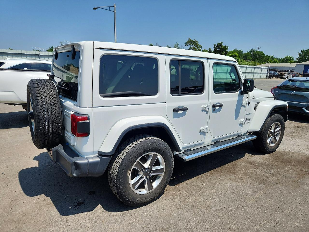 2020 Jeep Wrangler Unlimited Sahara White vin: 1C4HJXEG1LW118638