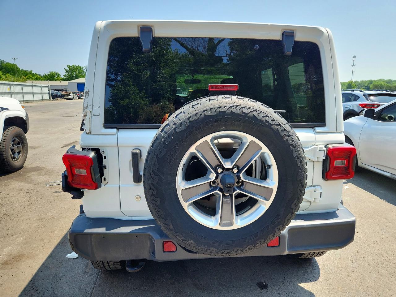 2020 Jeep Wrangler Unlimited Sahara White vin: 1C4HJXEG1LW118638