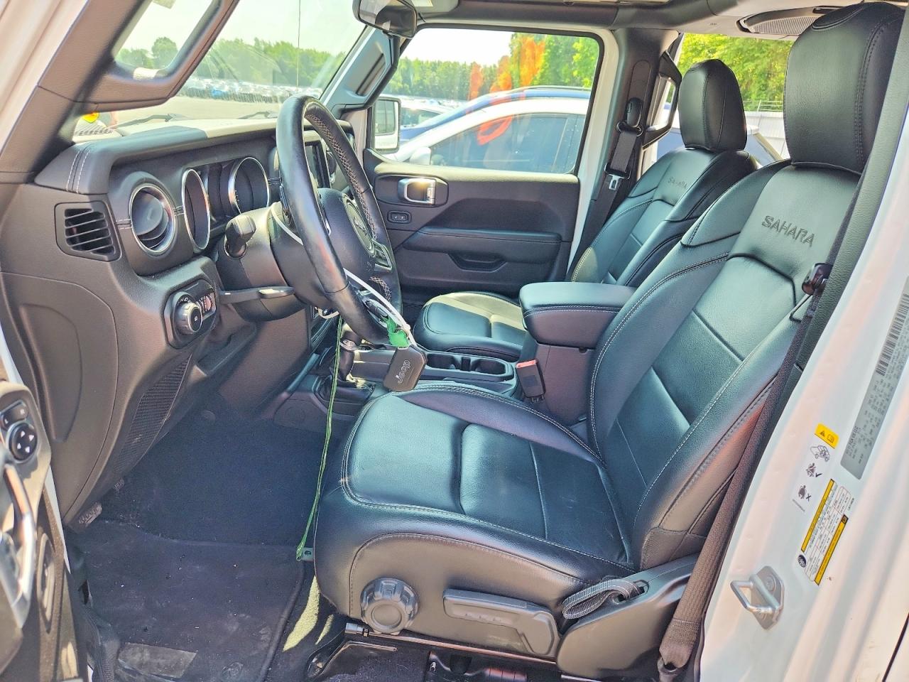 2020 Jeep Wrangler Unlimited Sahara White vin: 1C4HJXEG1LW118638