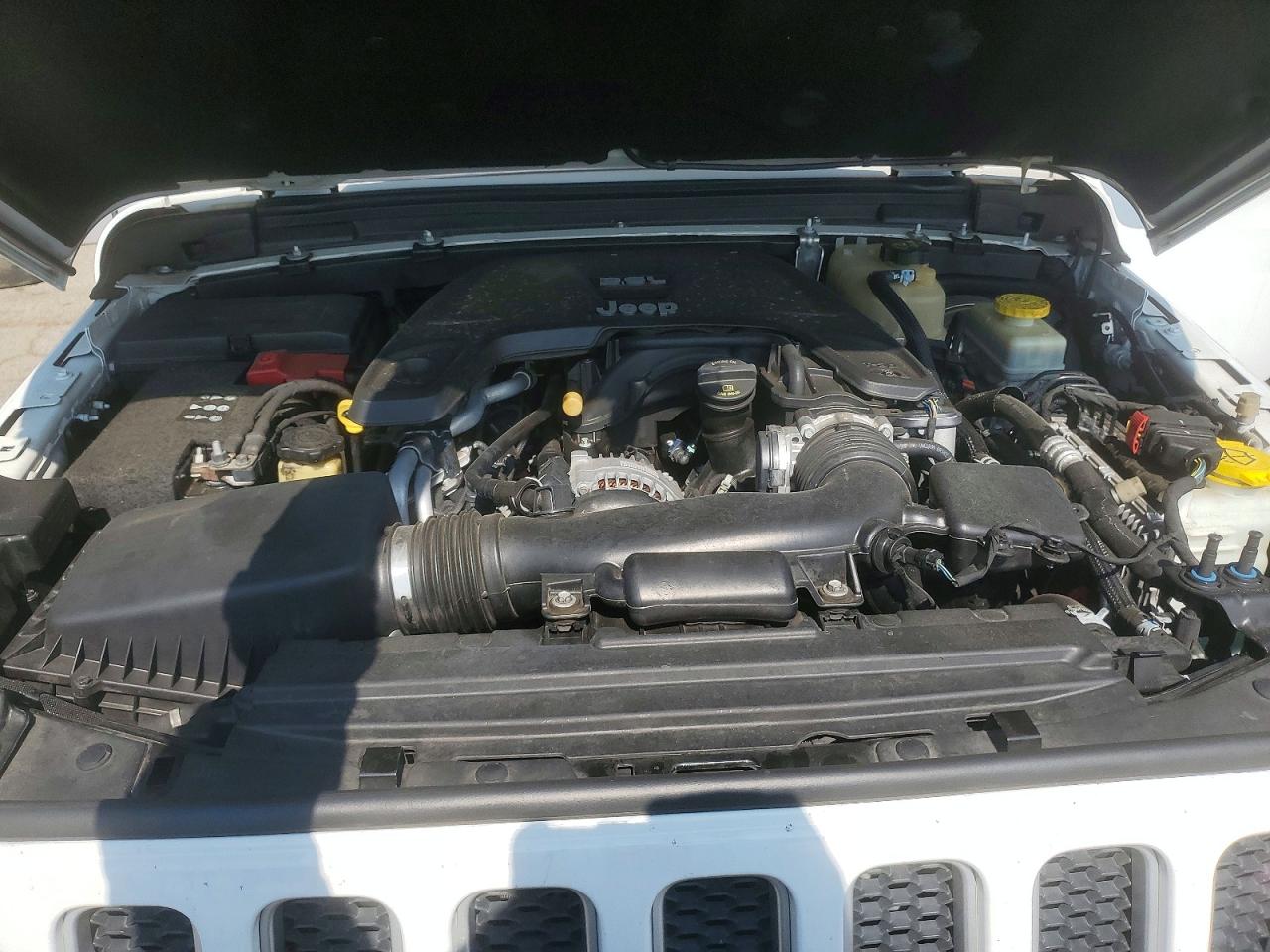 2018 Jeep Wrangler Unlimited Sahara White vin: 1C4HJXEG5JW125685