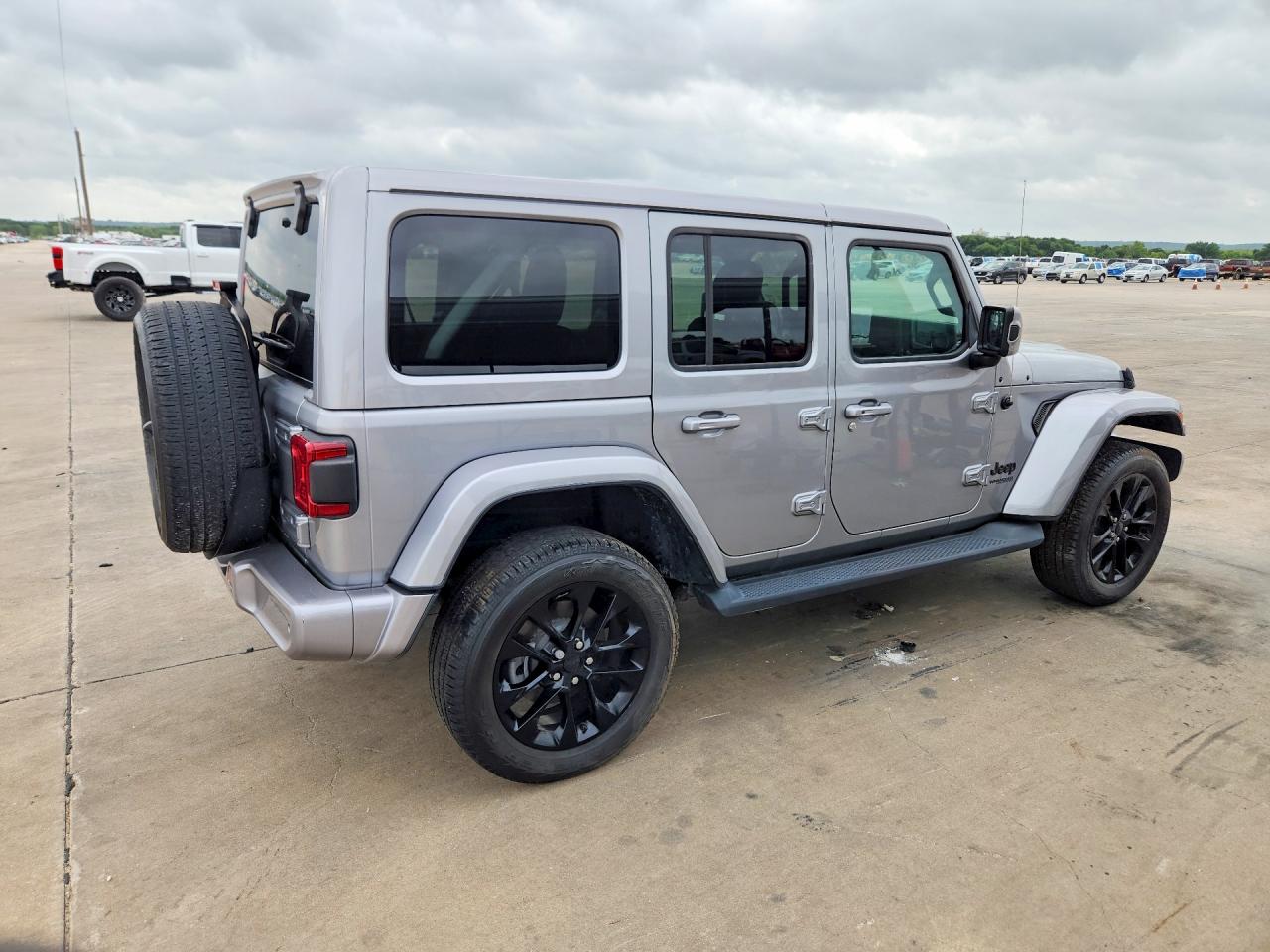 2021 Jeep Wrangler Unlimited Sahara Серебряный vin: 1C4HJXEG5MW659306