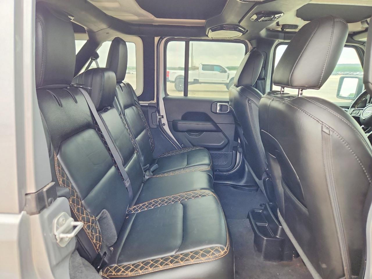 2021 Jeep Wrangler Unlimited Sahara Серебряный vin: 1C4HJXEG5MW659306
