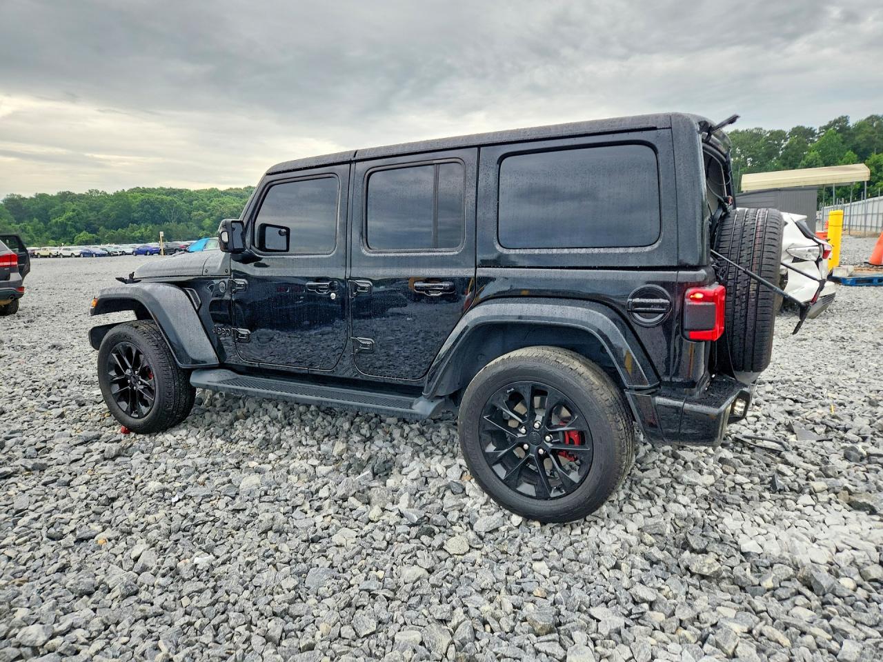 2022 Jeep Wrangler Unlimited Sahara Black vin: 1C4HJXEG6NW117987