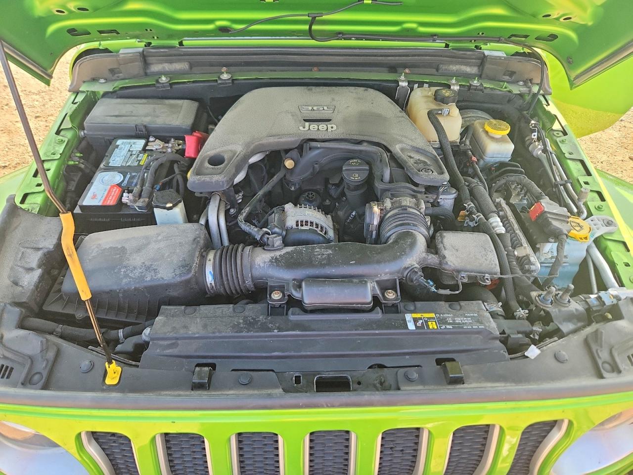 2018 Jeep Wrangler Unlimited Sahara Зеленый vin: 1C4HJXEG7JW278682