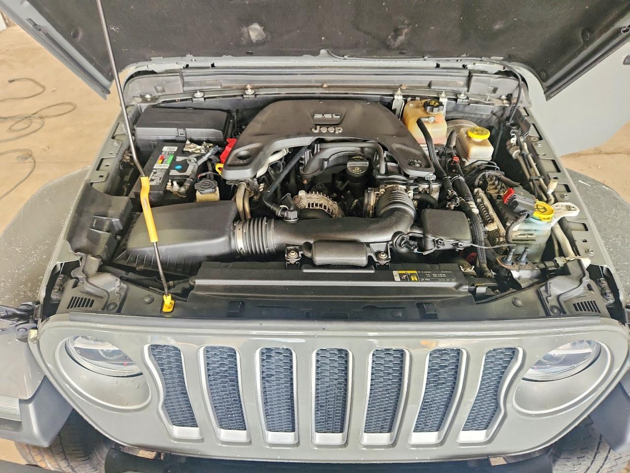 2018 Jeep Wrangler Unlimited Sahara Gray vin: 1C4HJXEG8JW276715