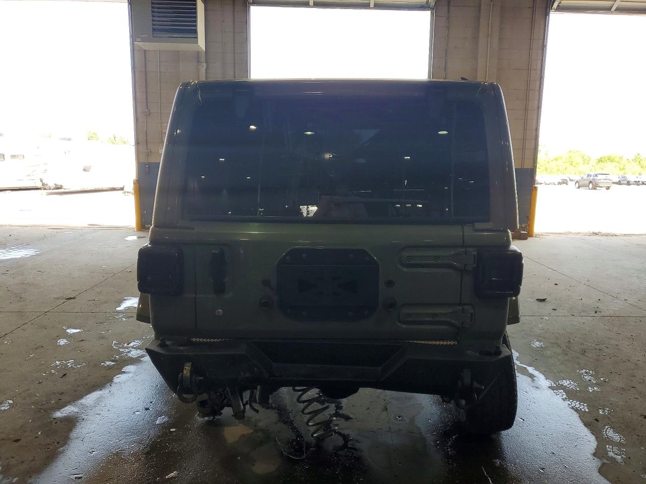 2018 Jeep Wrangler Unlimited Sahara Серый vin: 1C4HJXEG9JW303937