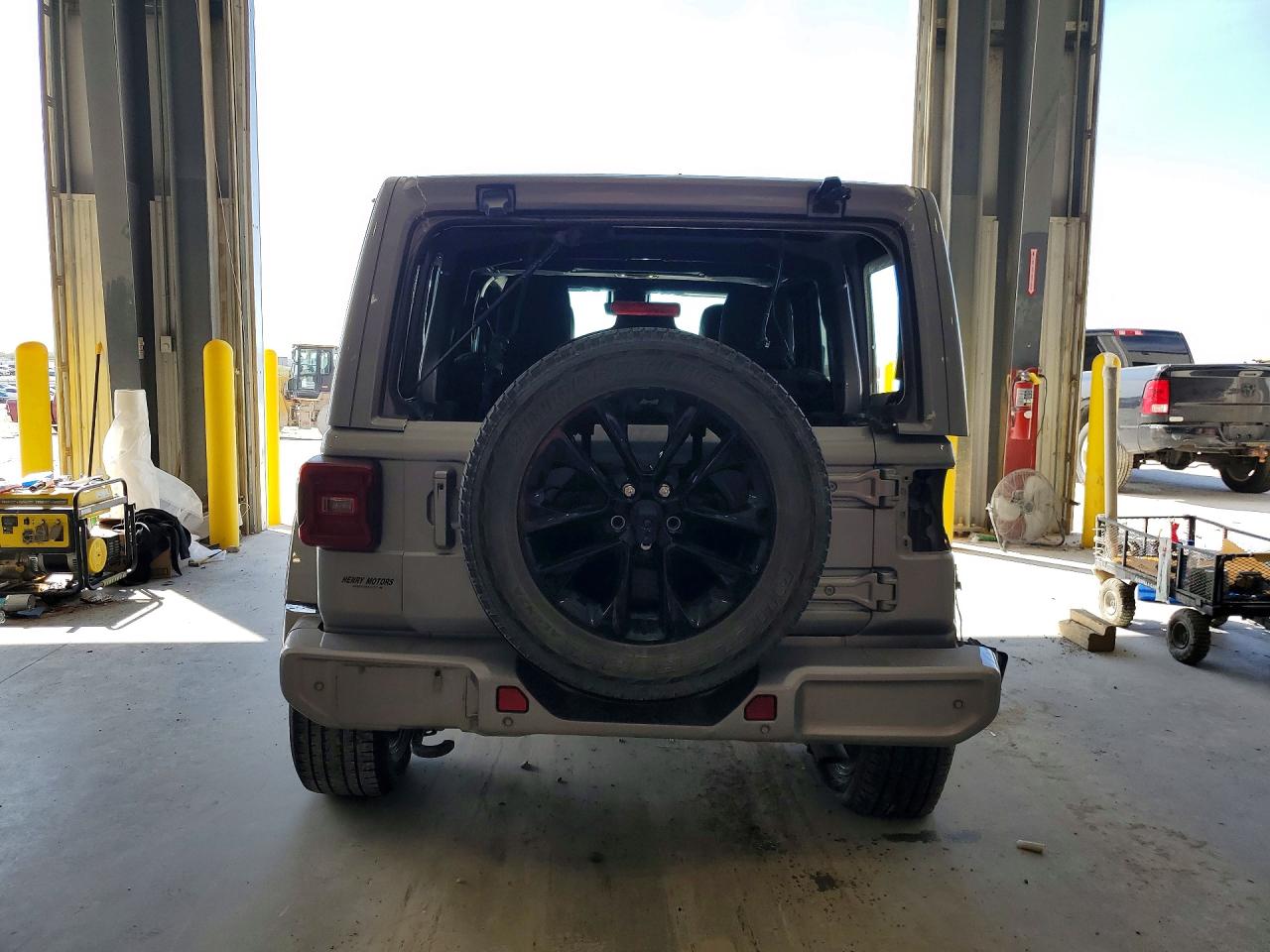 2021 Jeep Wrangler Unlimited Sahara Silver vin: 1C4HJXEG9MW610299