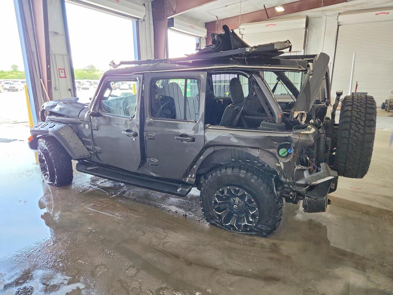 2022 Jeep Wrangler Unlimited Sahara Charcoal vin: 1C4HJXEM7NW209986