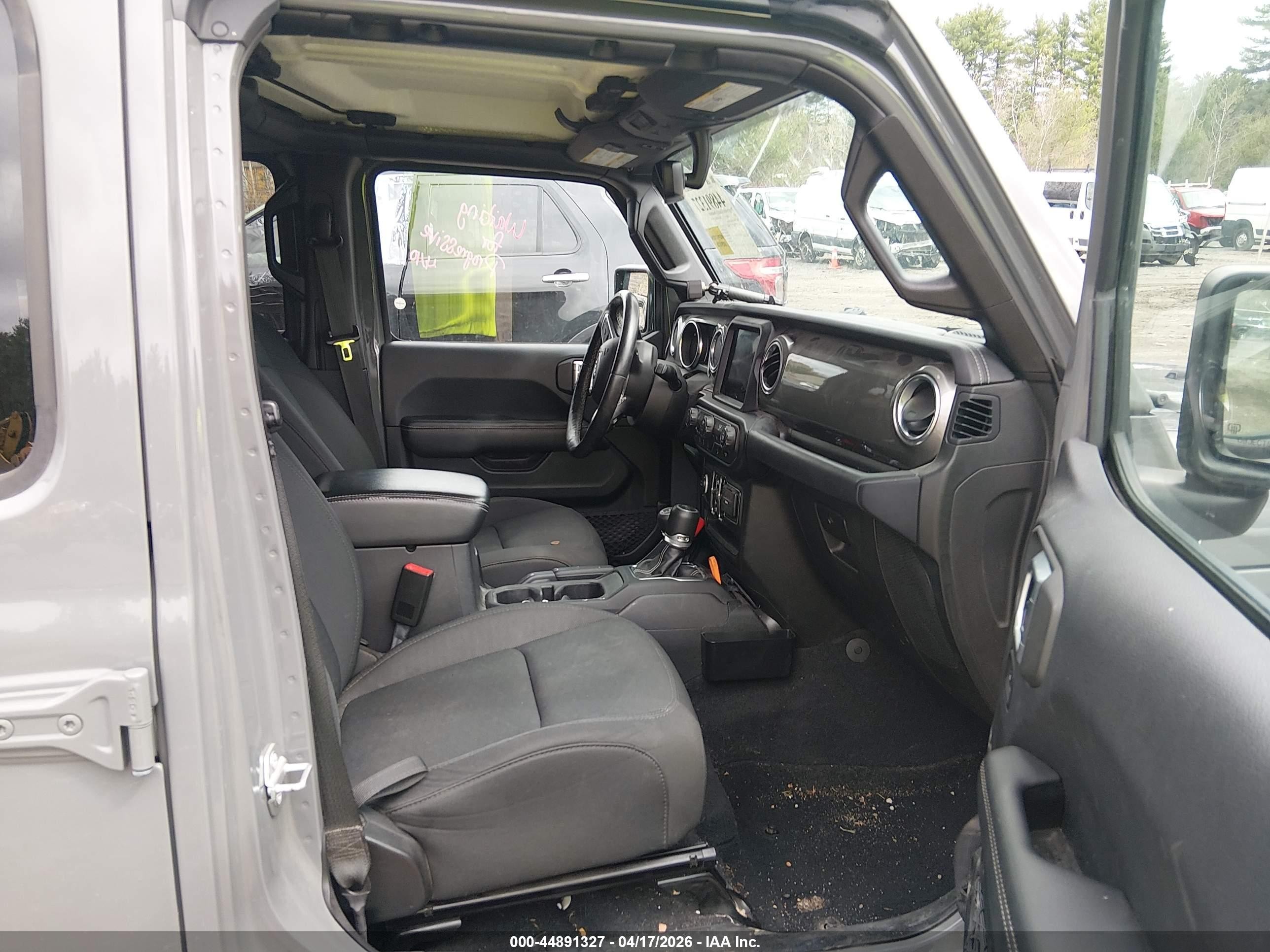2019 Jeep Wrangler Unlimited Sahara 4x4 Gray vin: 1C4HJXEN0KW512449