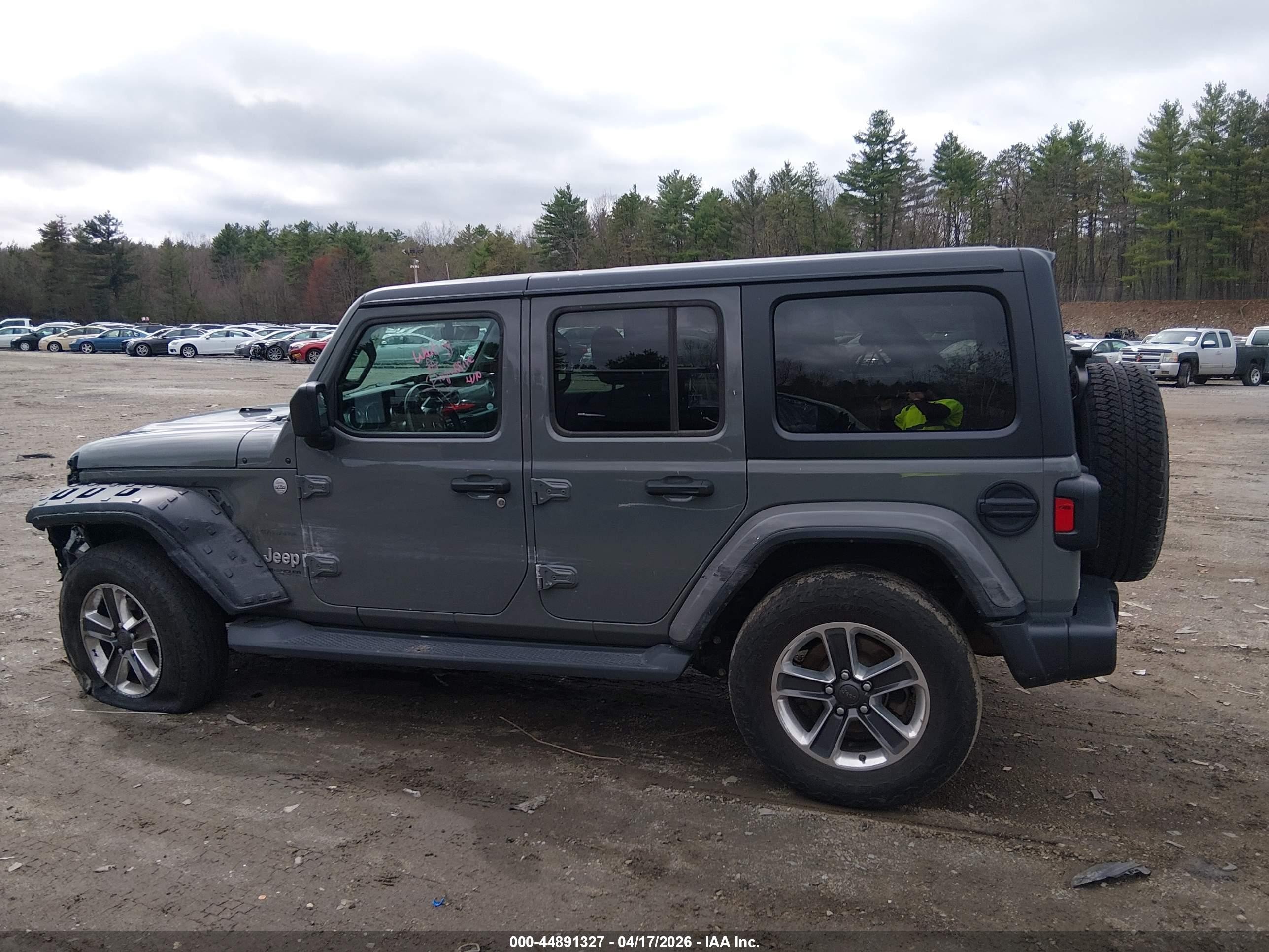 2019 Jeep Wrangler Unlimited Sahara 4x4 Gray vin: 1C4HJXEN0KW512449