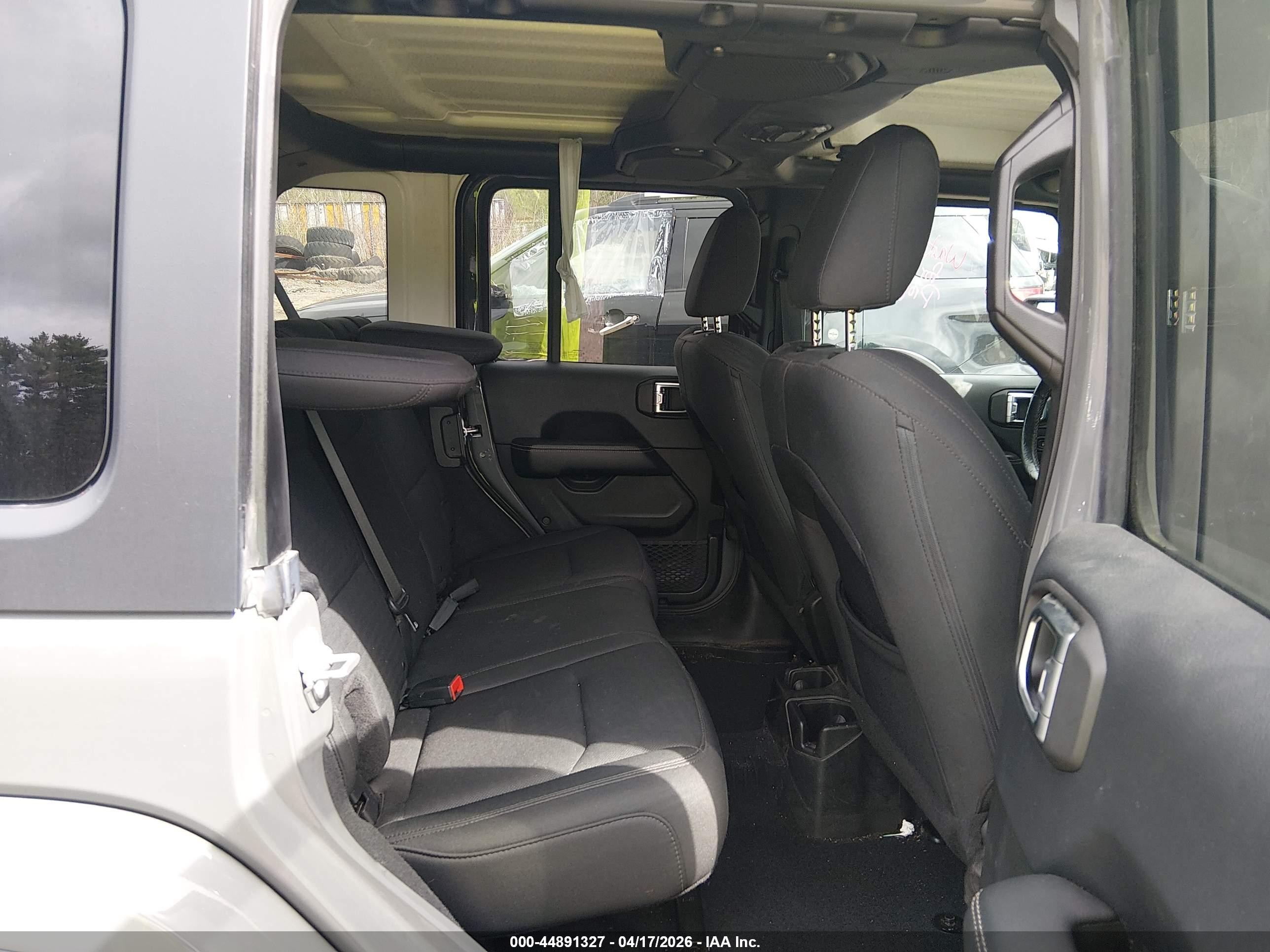 2019 Jeep Wrangler Unlimited Sahara 4x4 Gray vin: 1C4HJXEN0KW512449