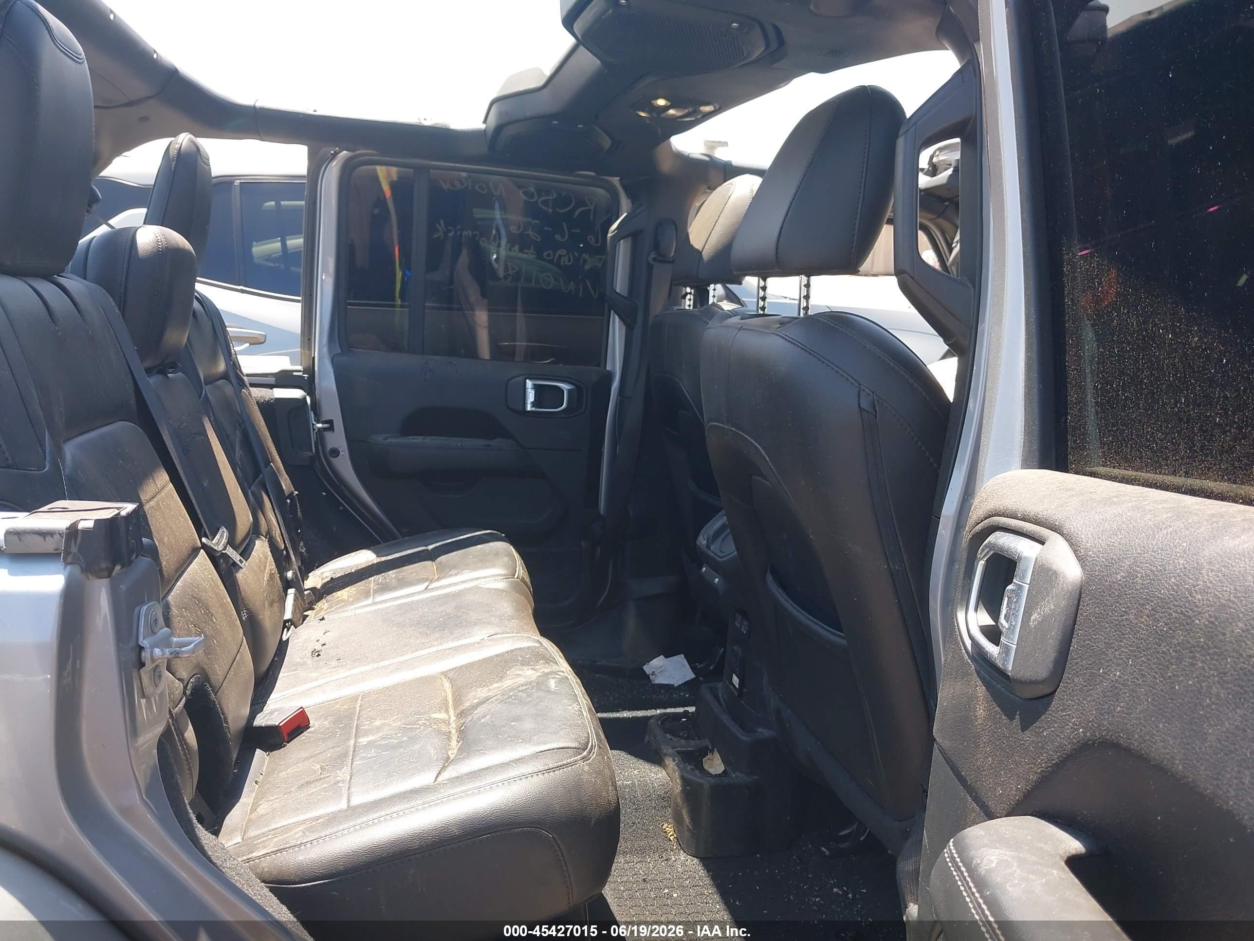 2019 Jeep Wrangler Unlimited Sahara 4x4 Gray vin: 1C4HJXEN0KW690118