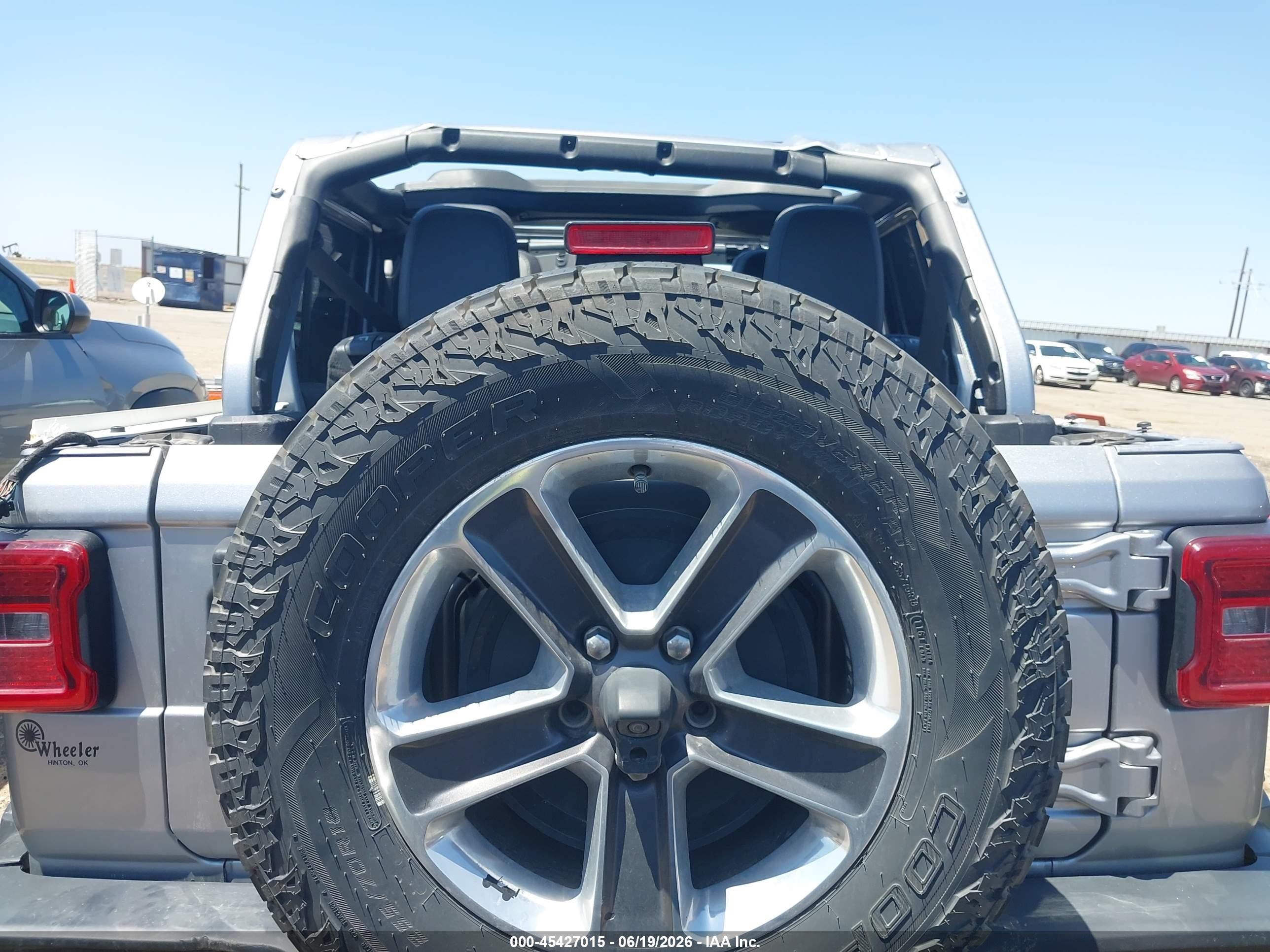 2019 Jeep Wrangler Unlimited Sahara 4x4 Gray vin: 1C4HJXEN0KW690118