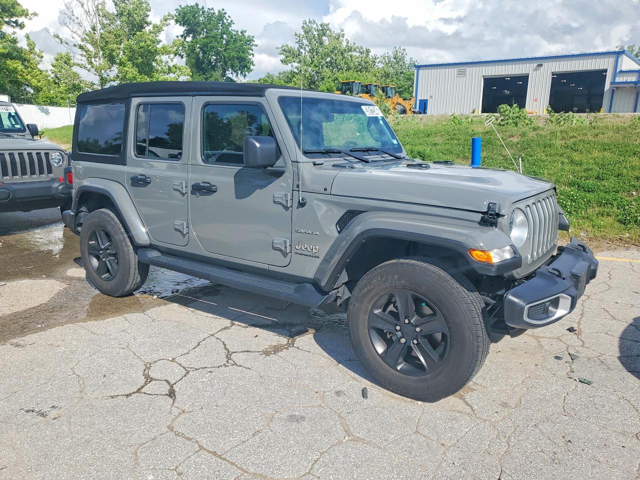 2023 Jeep Wrangler Sahara Silver vin: 1C4HJXEN0PW677098
