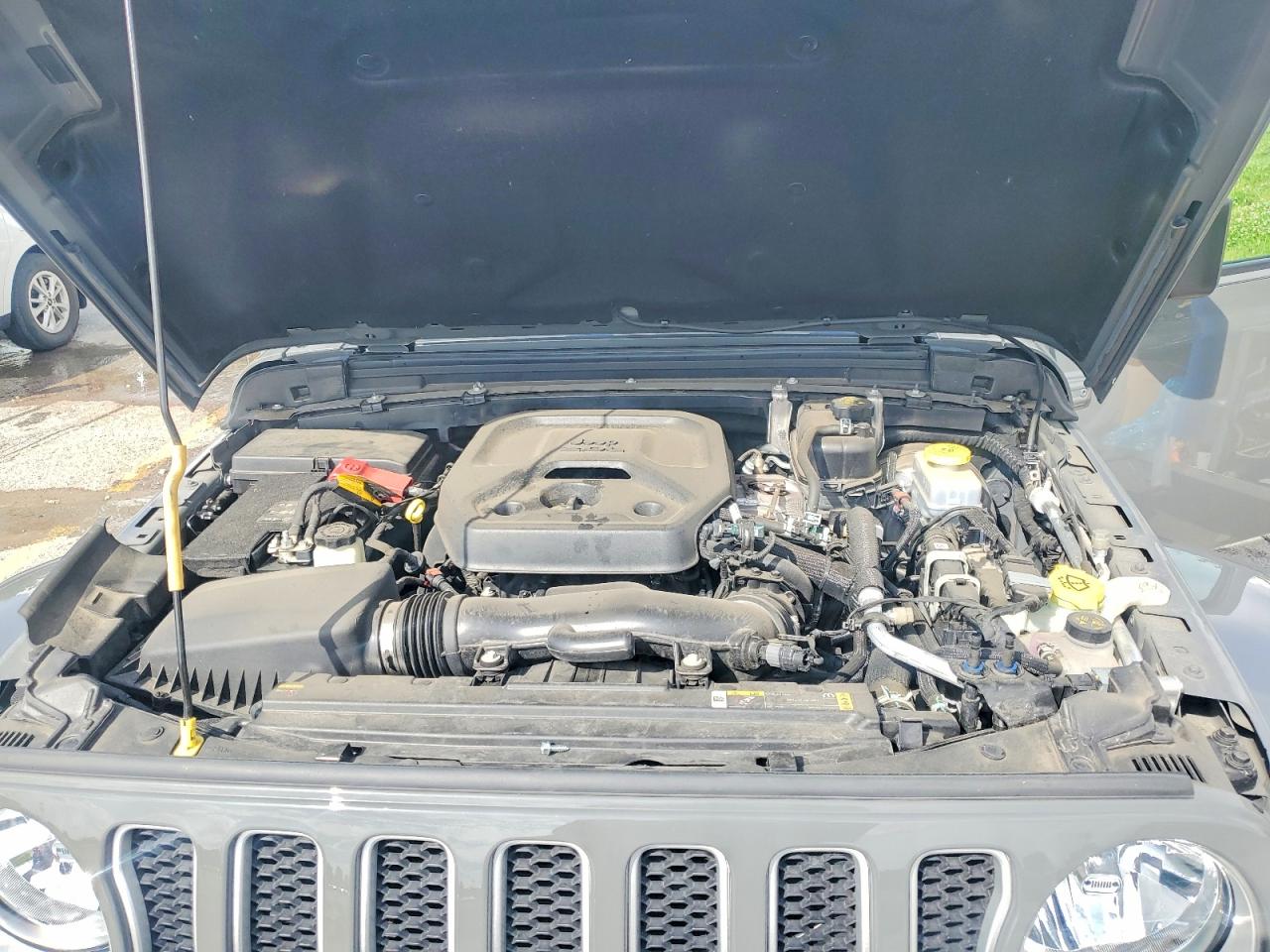 2023 Jeep Wrangler Sahara Silver vin: 1C4HJXEN0PW677098