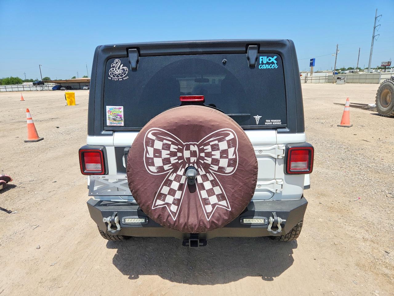 2020 Jeep Wrangler Unlimited Sahara White vin: 1C4HJXEN3LW230145