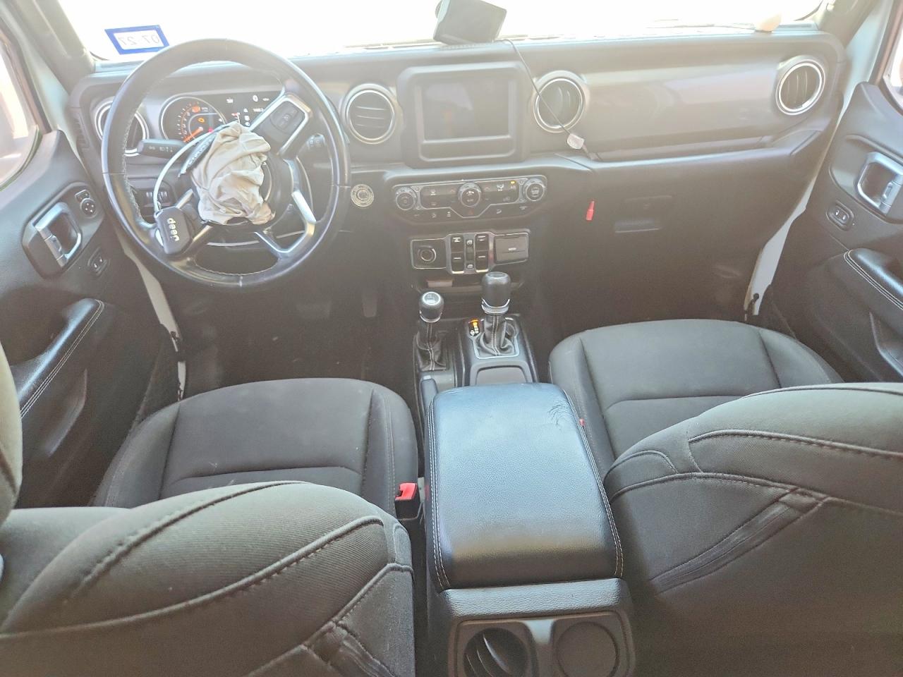 2020 Jeep Wrangler Unlimited Sahara White vin: 1C4HJXEN3LW230145