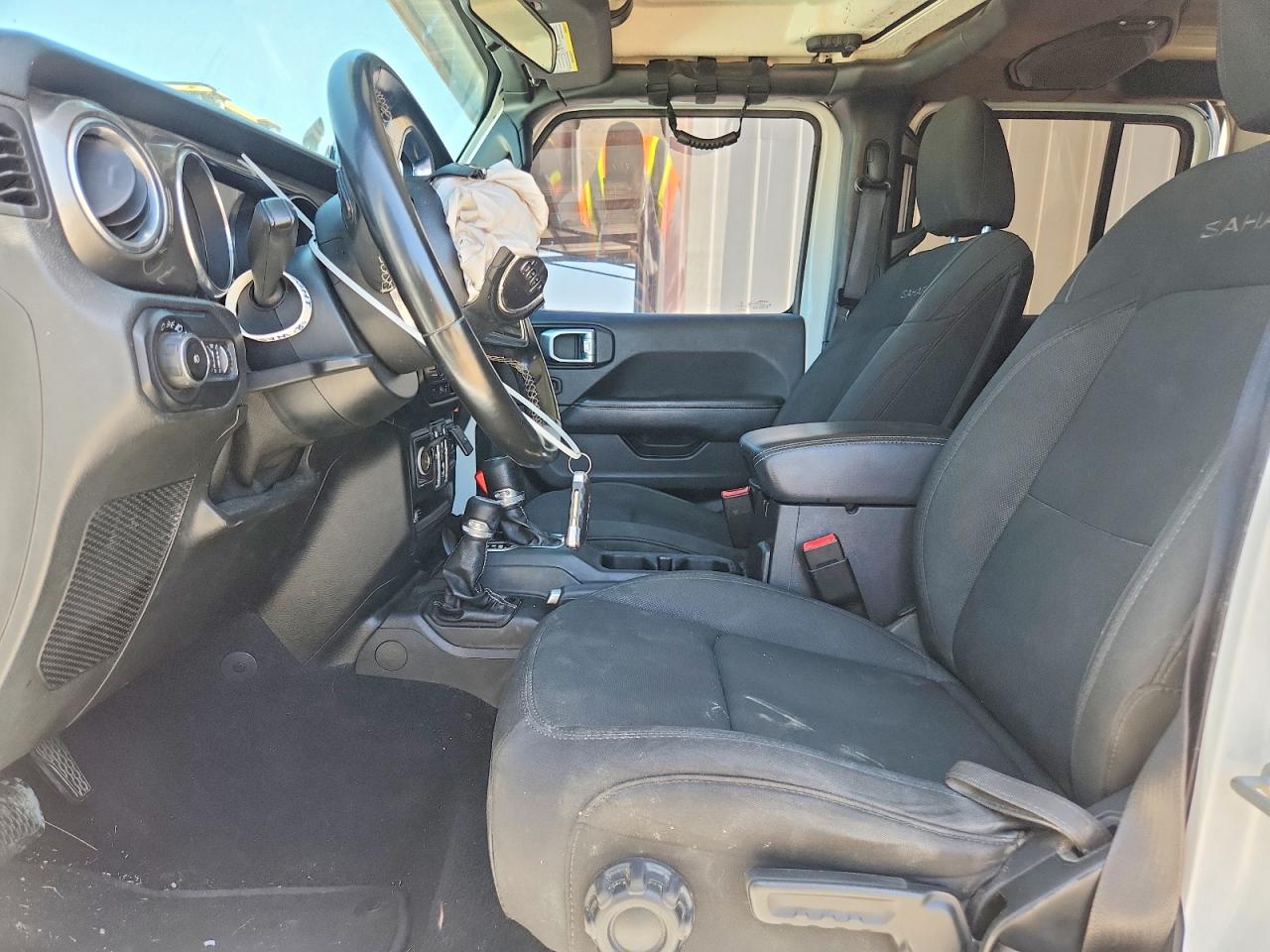 2020 Jeep Wrangler Unlimited Sahara White vin: 1C4HJXEN3LW230145