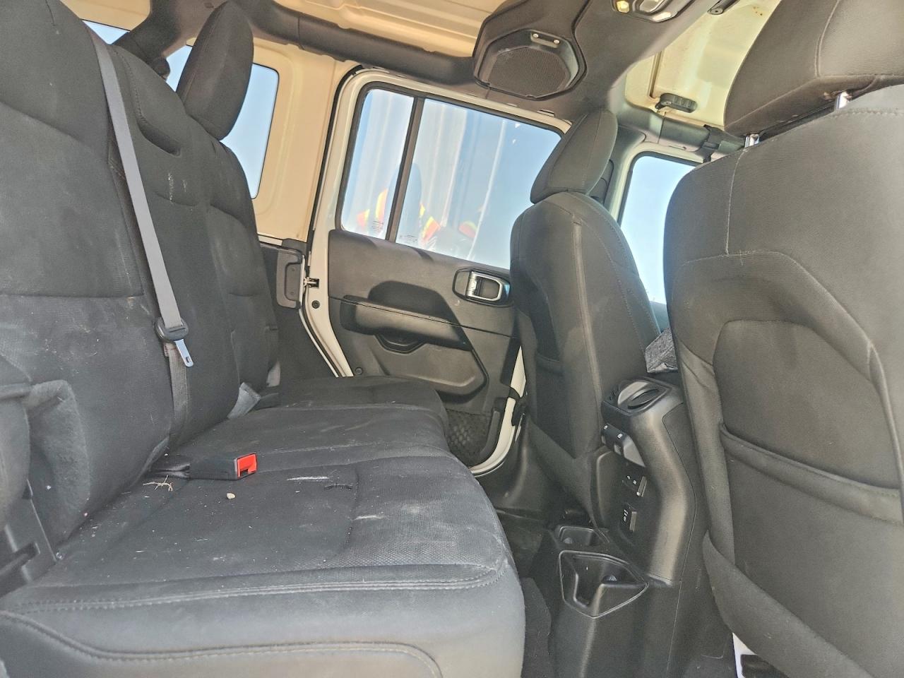 2020 Jeep Wrangler Unlimited Sahara White vin: 1C4HJXEN3LW230145