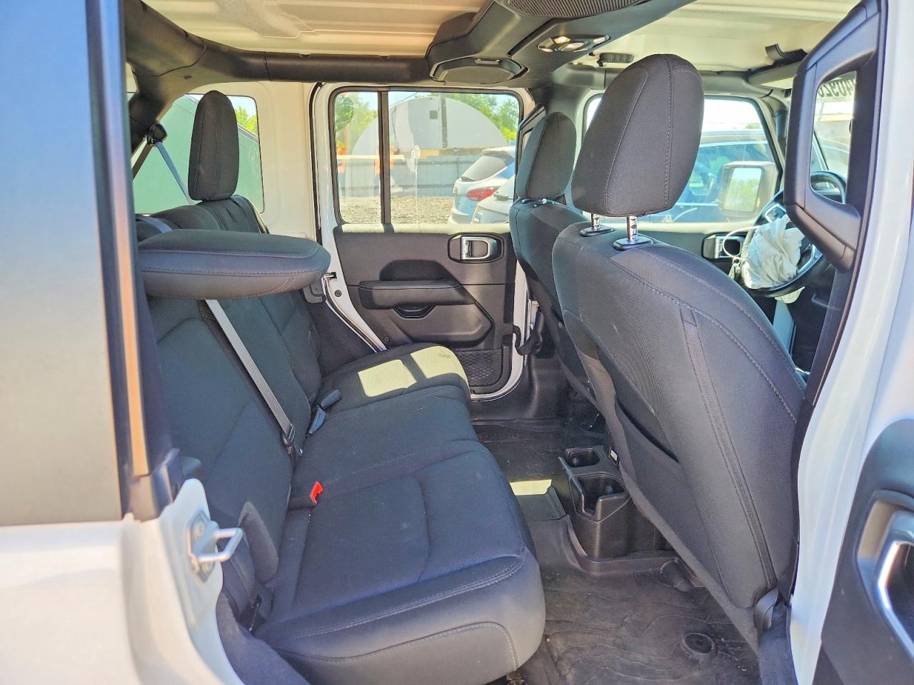 2021 Jeep Wrangler Unlimited Sahara White vin: 1C4HJXEN4MW701897