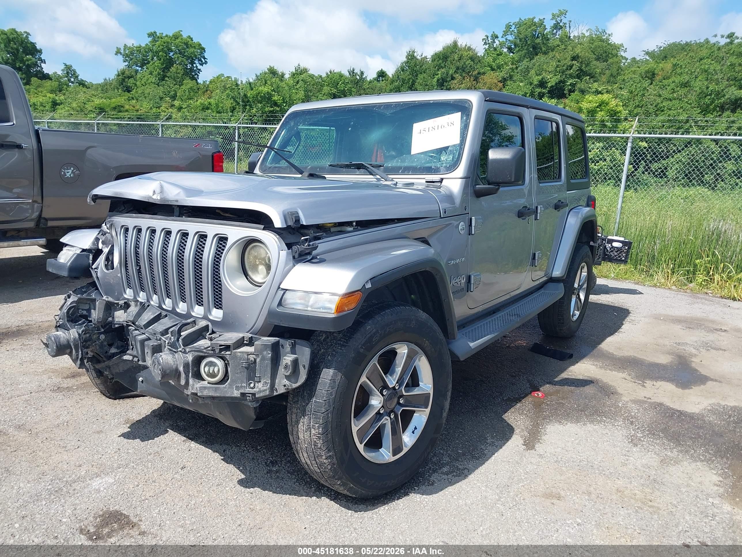 2019 Jeep Wrangler Unlimited Sahara 4x4 Silver vin: 1C4HJXEN5KW516335