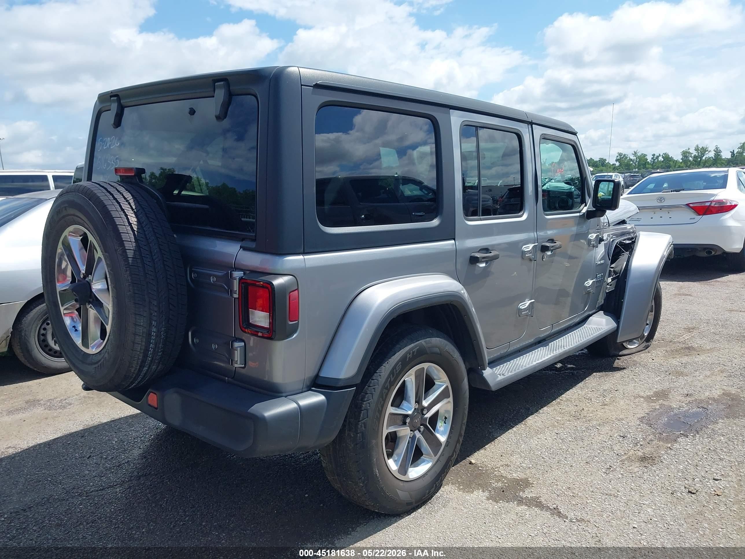 2019 Jeep Wrangler Unlimited Sahara 4x4 Silver vin: 1C4HJXEN5KW516335