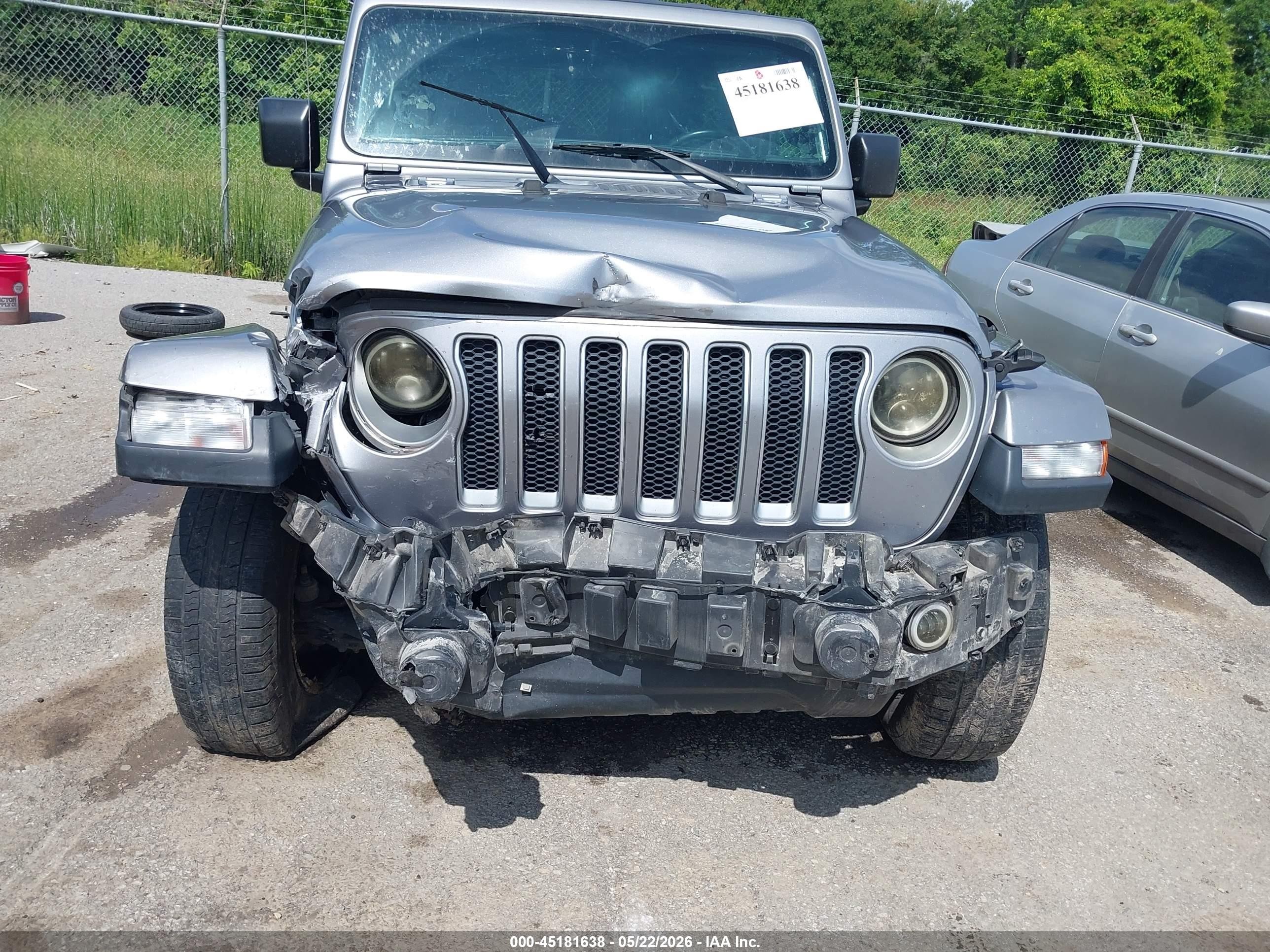 2019 Jeep Wrangler Unlimited Sahara 4x4 Silver vin: 1C4HJXEN5KW516335