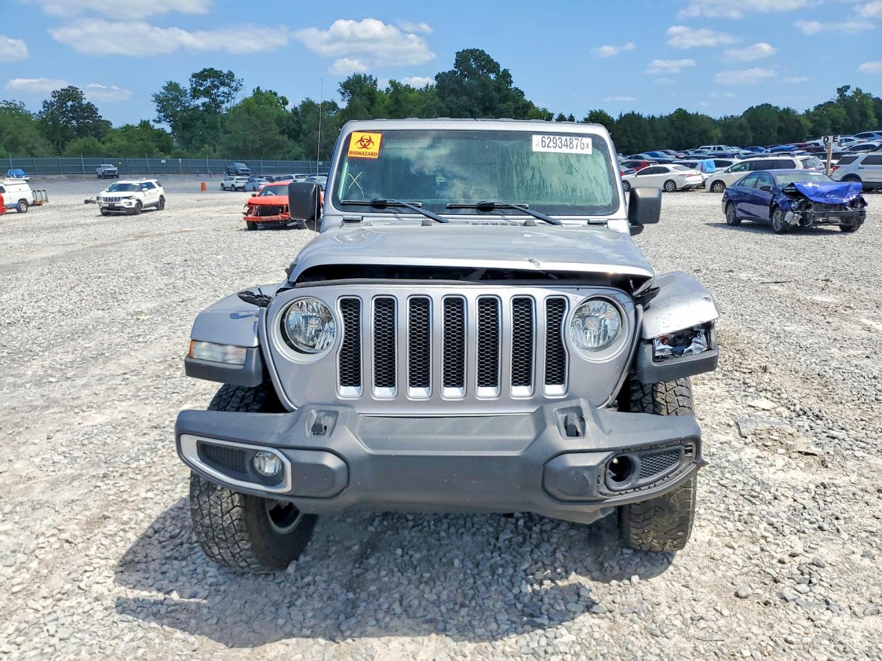 2019 Jeep Wrangler Unlimited Sahara Silver vin: 1C4HJXEN5KW687862