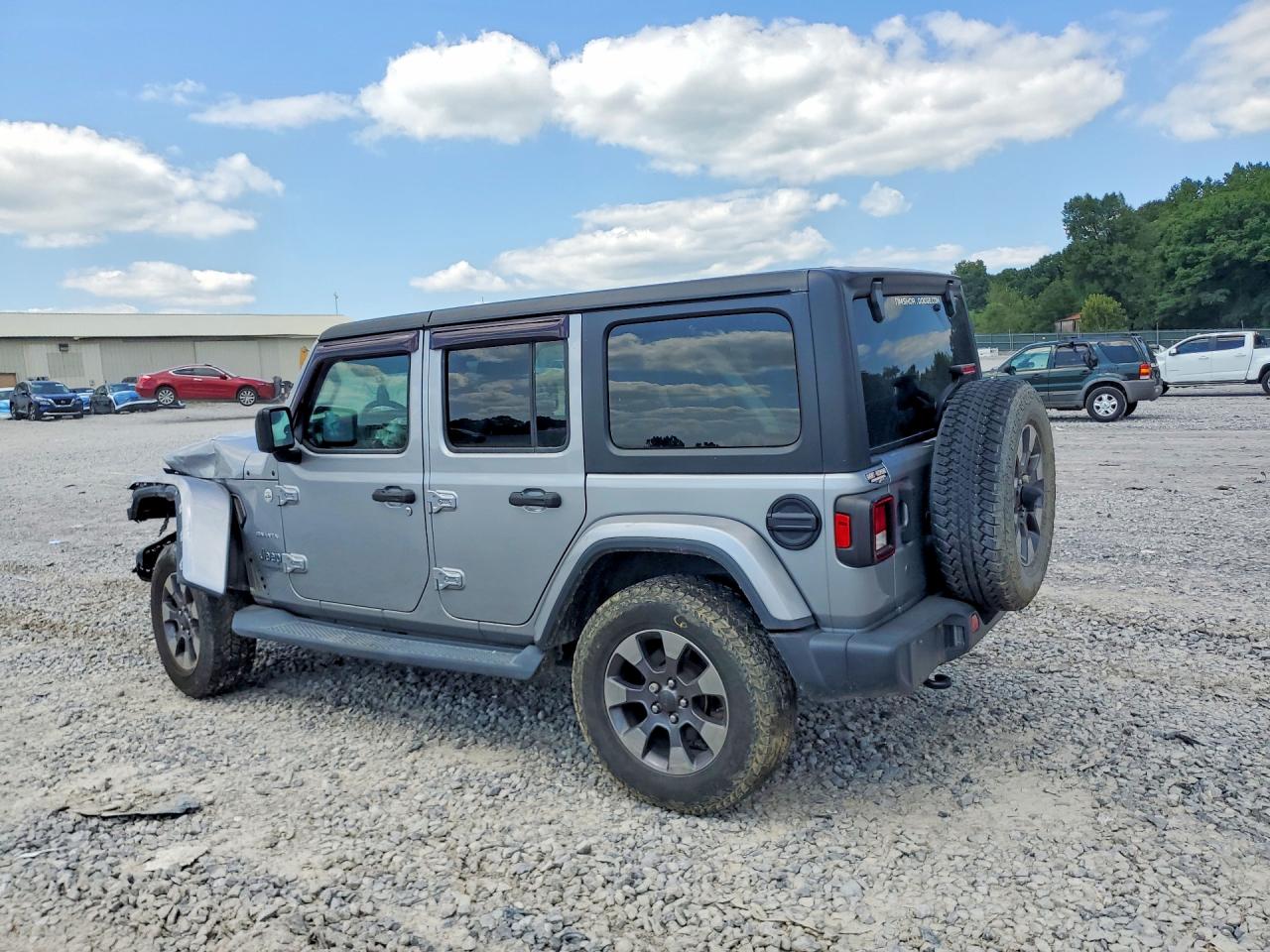 2019 Jeep Wrangler Unlimited Sahara Silver vin: 1C4HJXEN5KW687862
