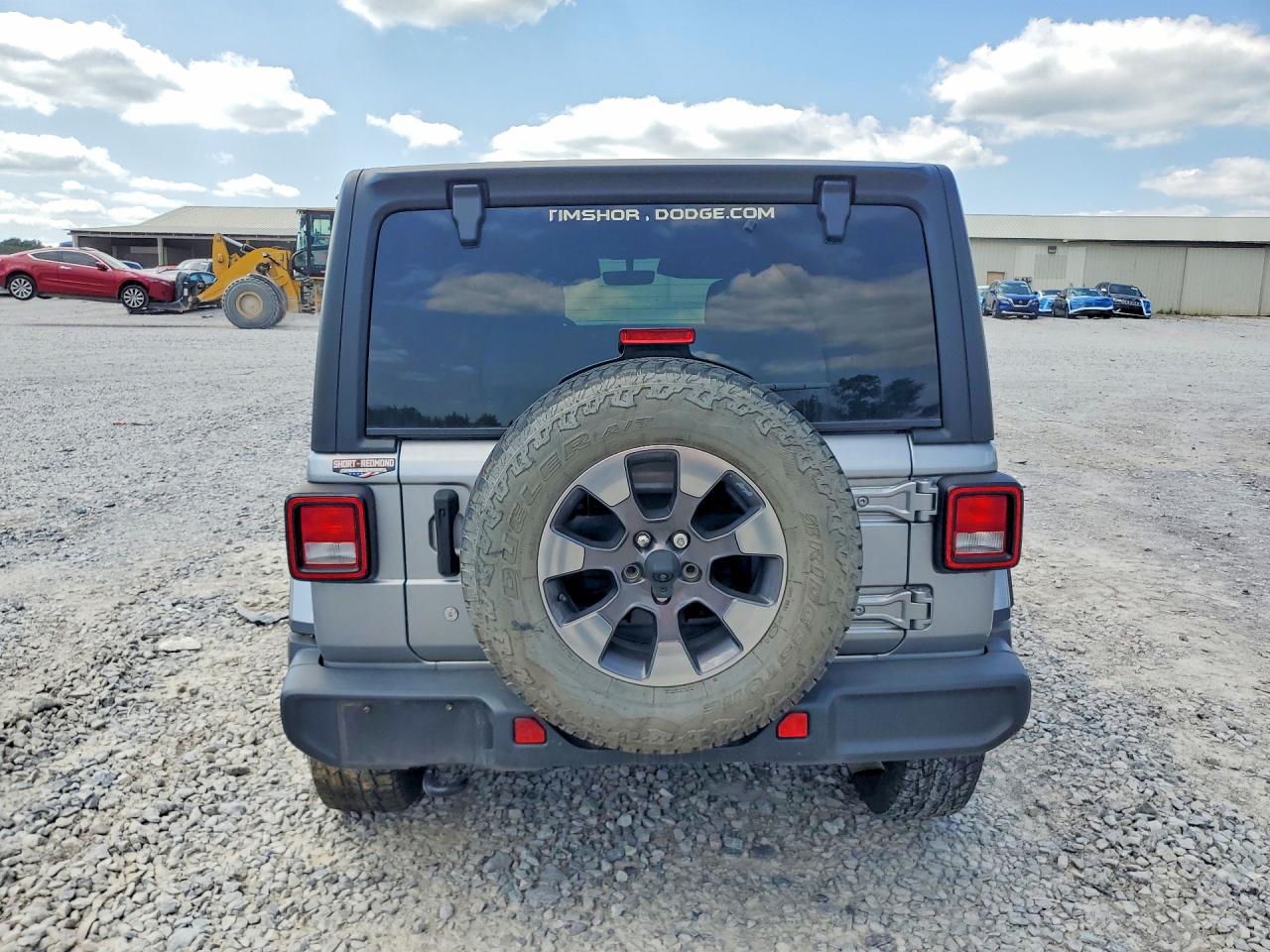 2019 Jeep Wrangler Unlimited Sahara Silver vin: 1C4HJXEN5KW687862