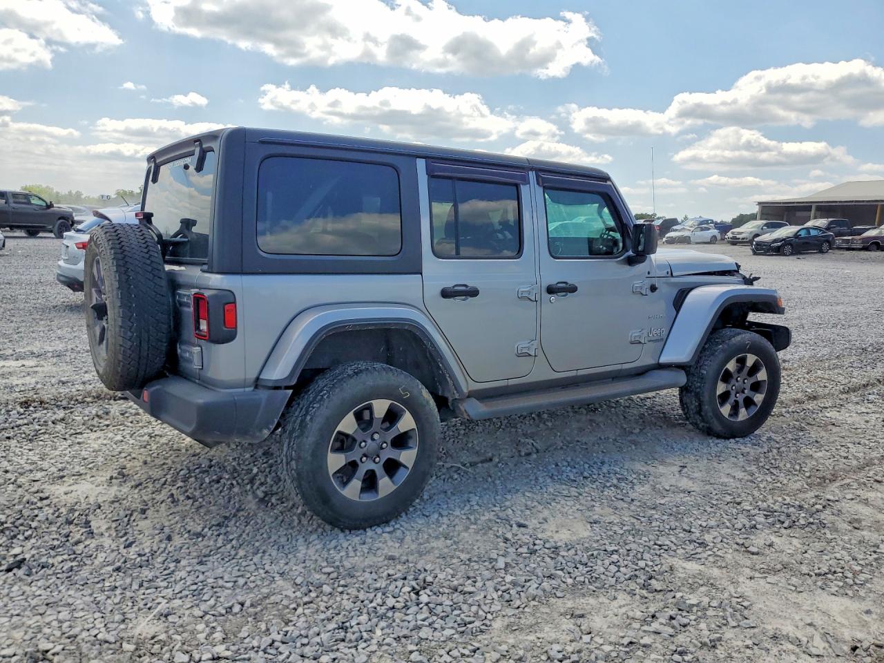 2019 Jeep Wrangler Unlimited Sahara Silver vin: 1C4HJXEN5KW687862