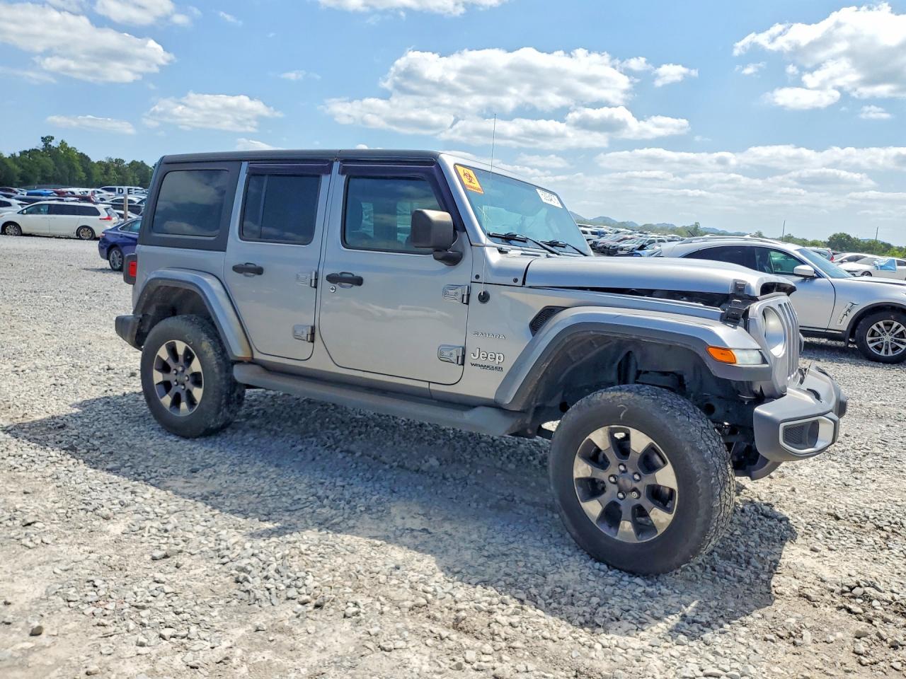 2019 Jeep Wrangler Unlimited Sahara Silver vin: 1C4HJXEN5KW687862